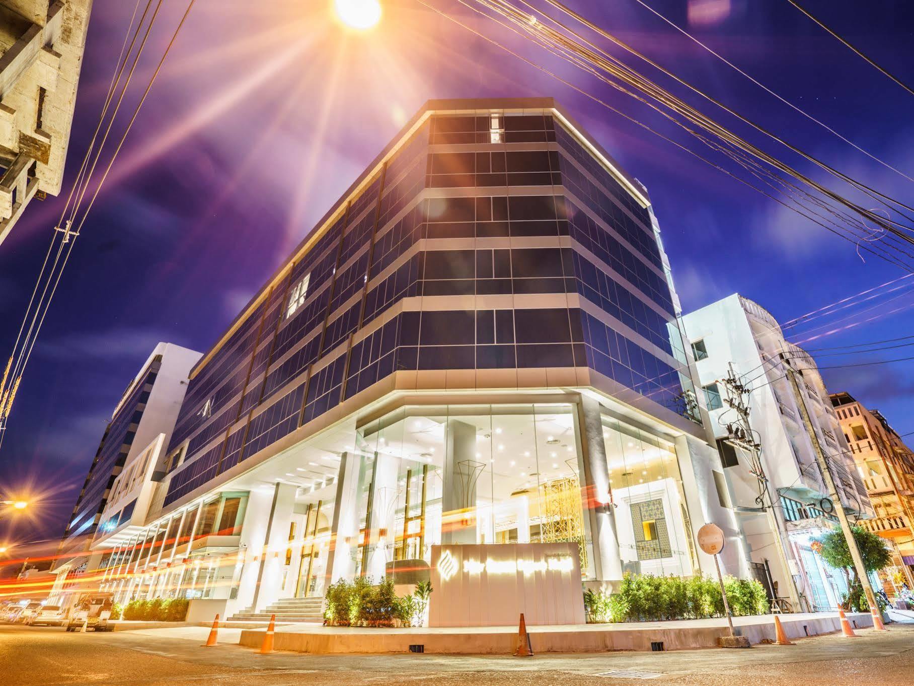 Hotel New Season Square 4*