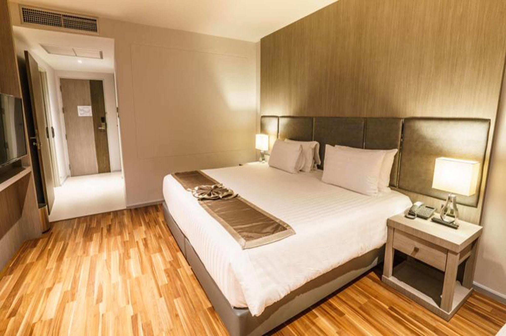 Hotel New Season Square Hat Yai