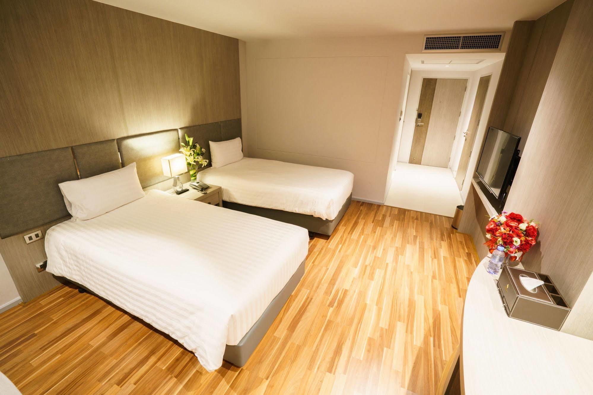 New Season Square 4* Hat Yai