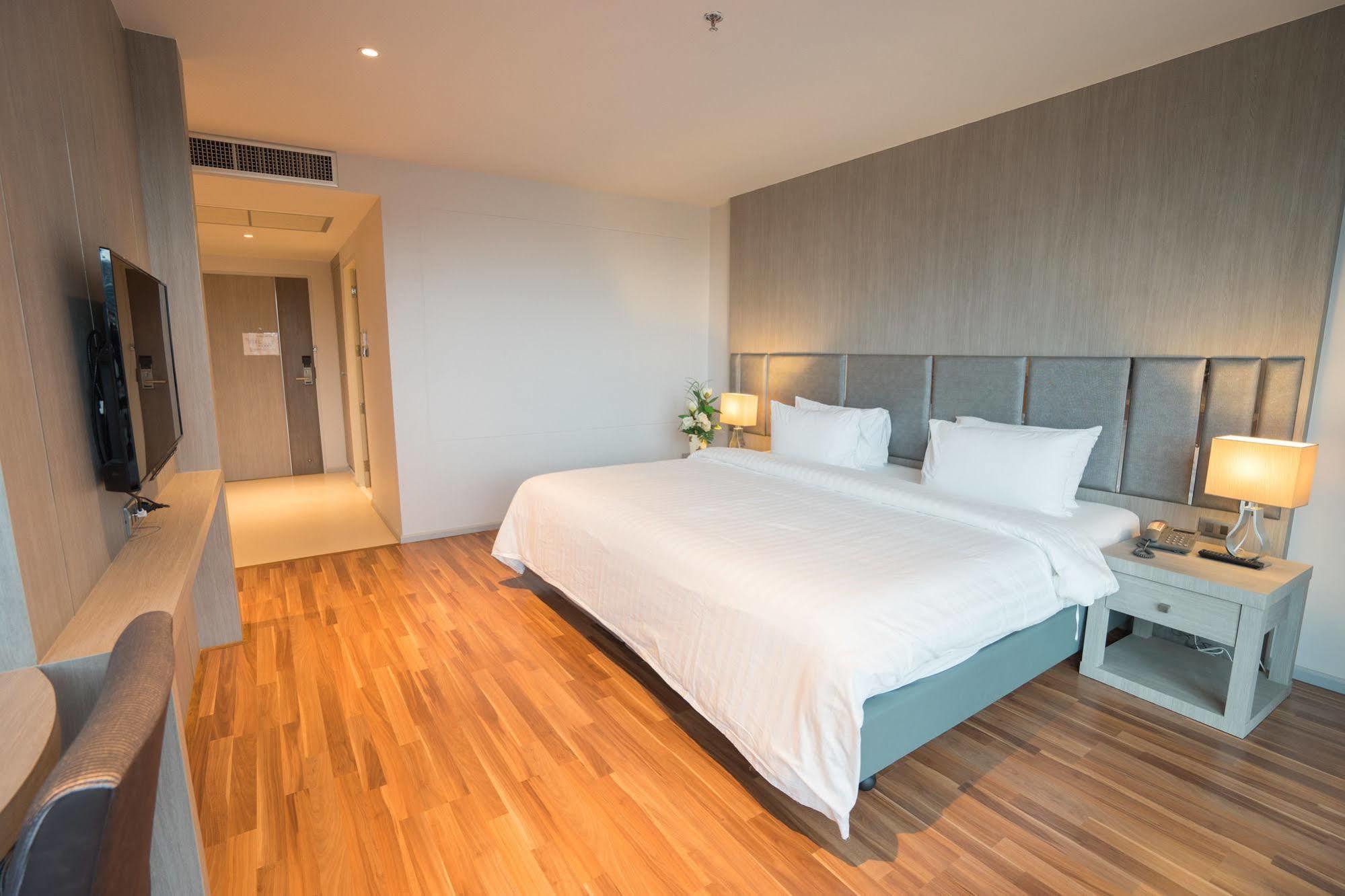 Hotel New Season Square