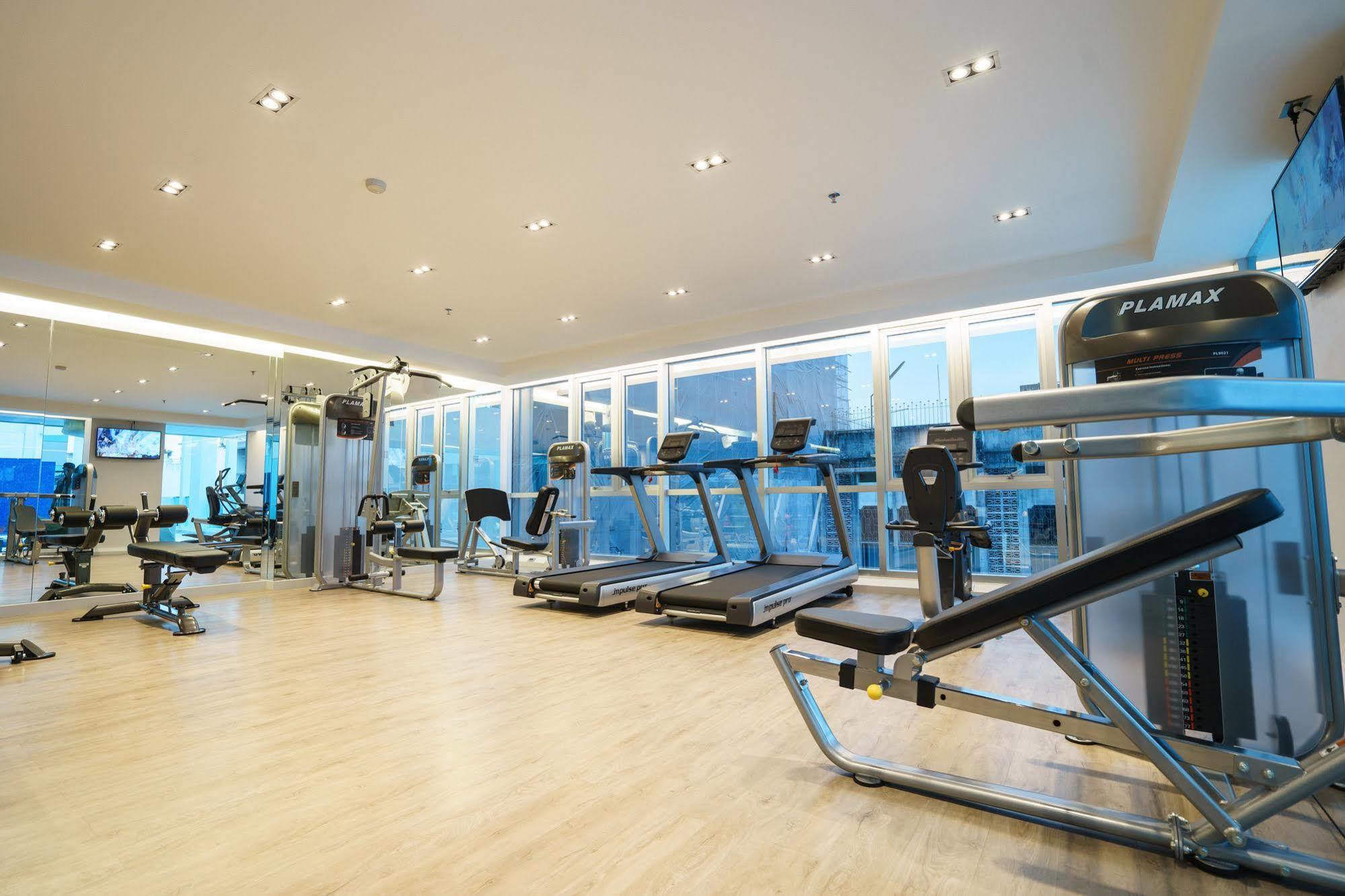 New Season Square Hotel 4*