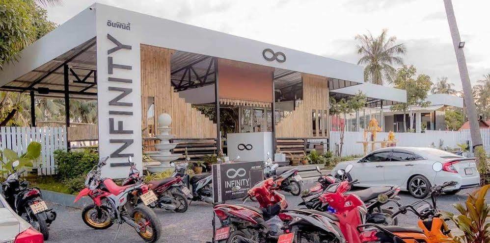 Infinity Club & Koh Phangan Hostel