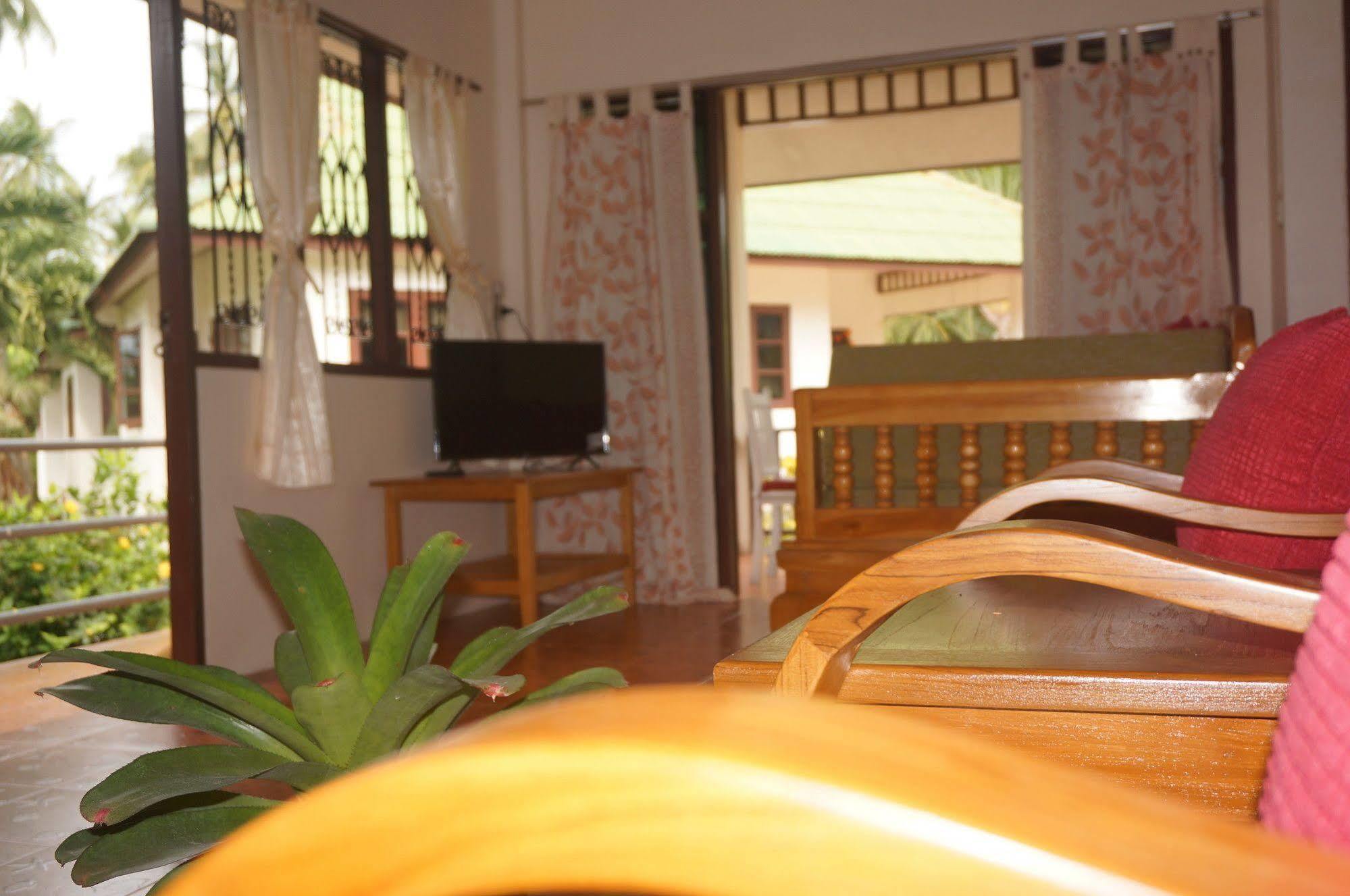 Hotel Baannoksuan Samui Maret