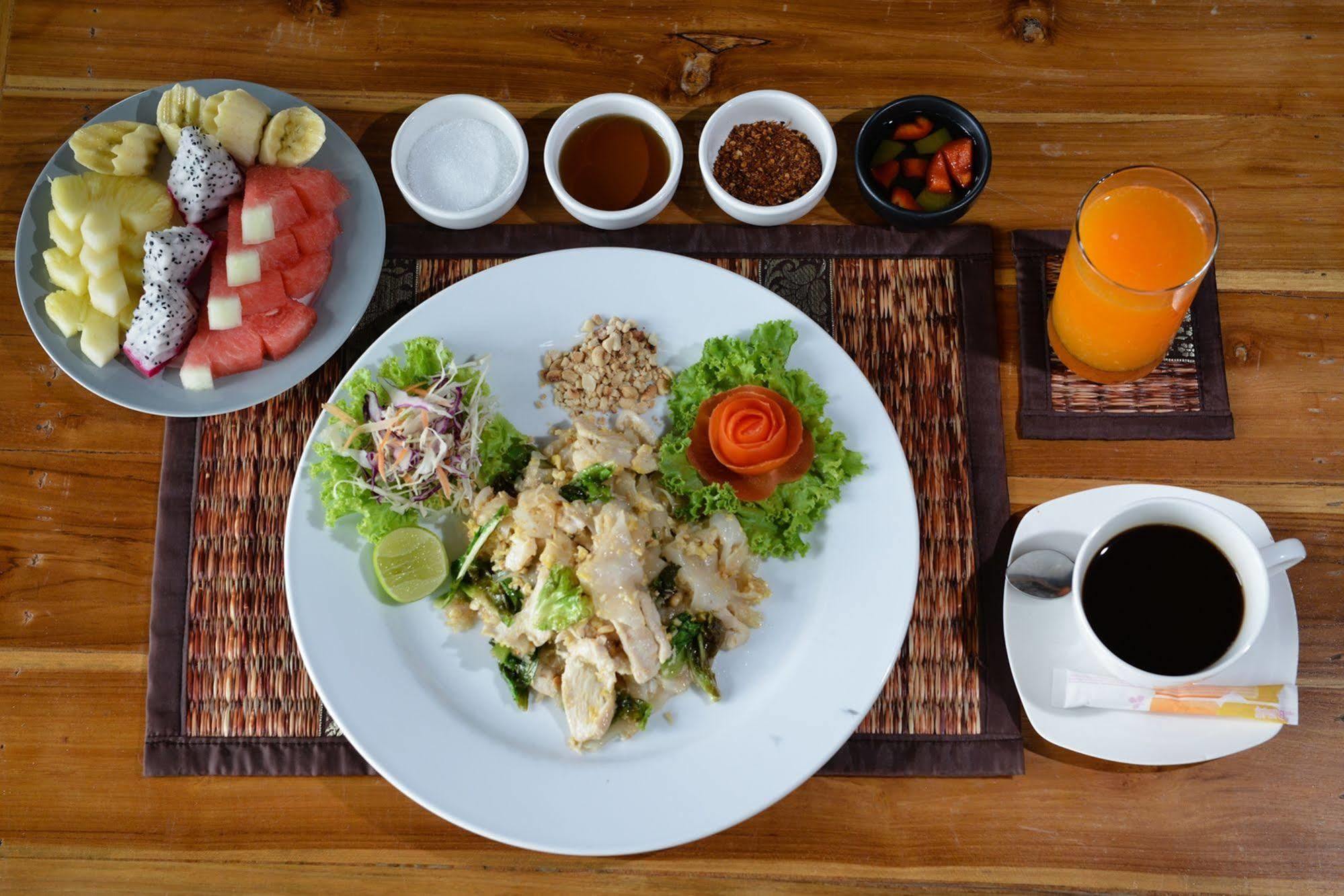 Pingchan Koh Phangan Beachfront 3*