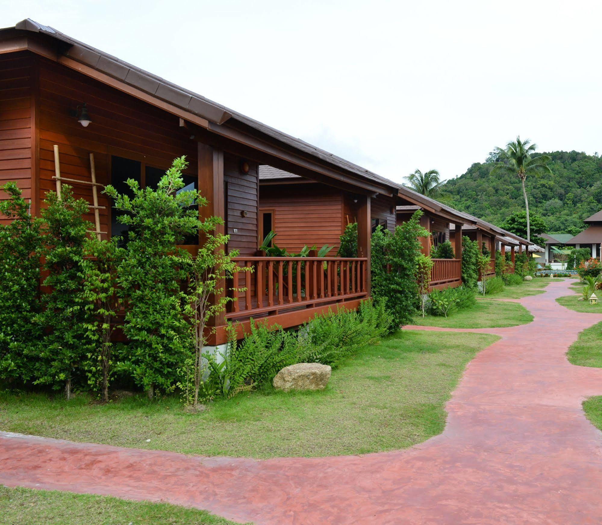 Pingchan Koh Phangan Beachfront Resort