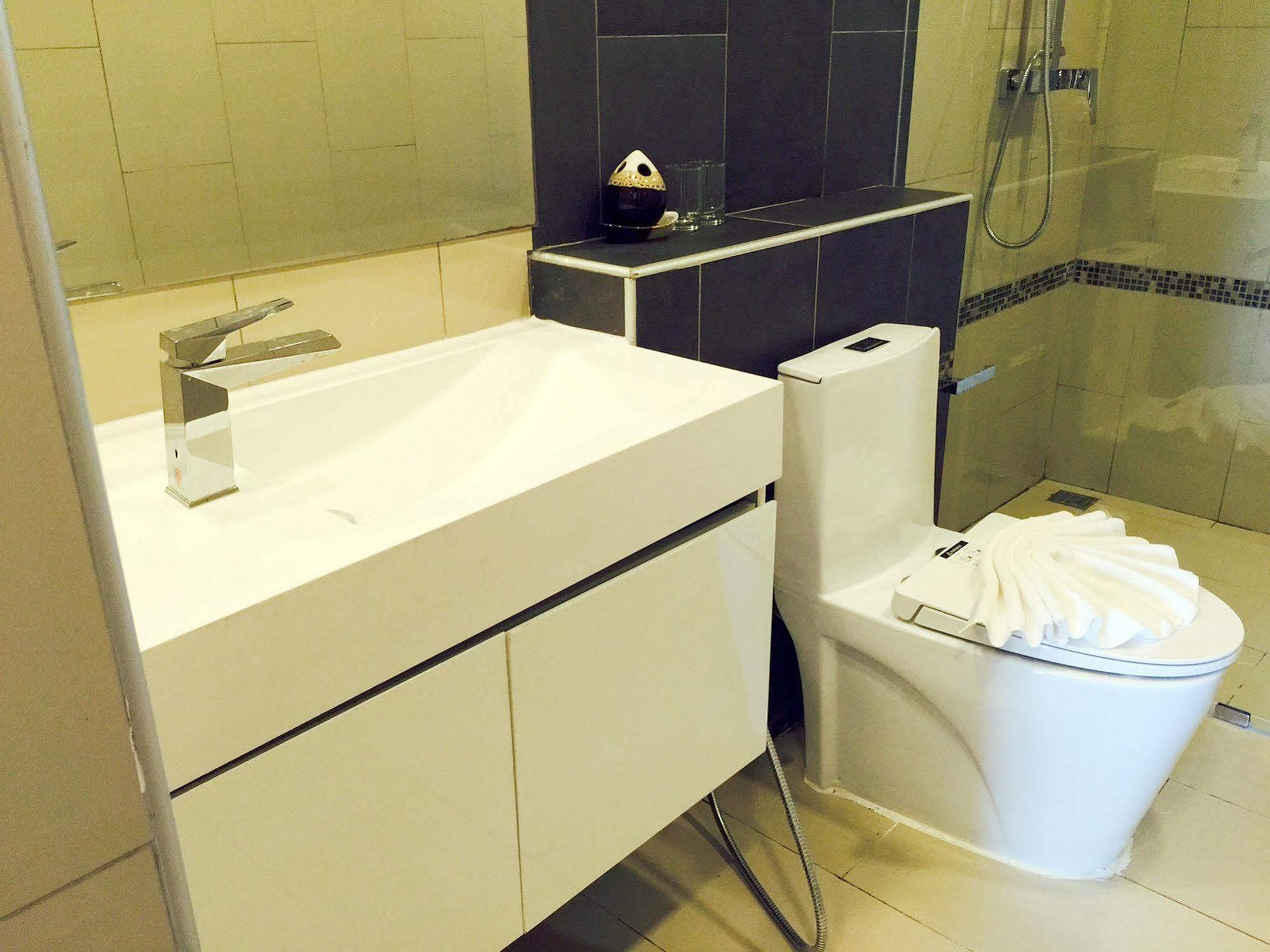 Apartment C-View Boutique Condominium By Mr.Butler