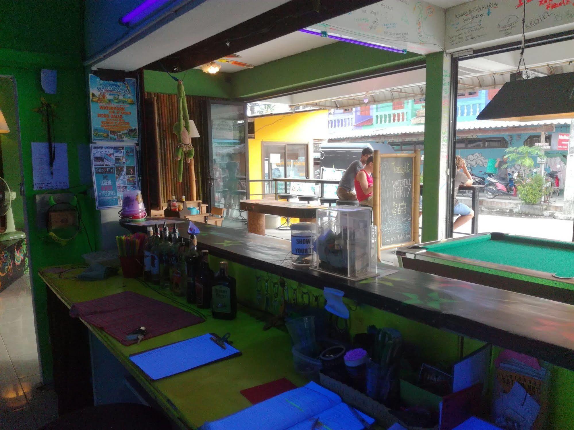 Baan Tai Backpackers *