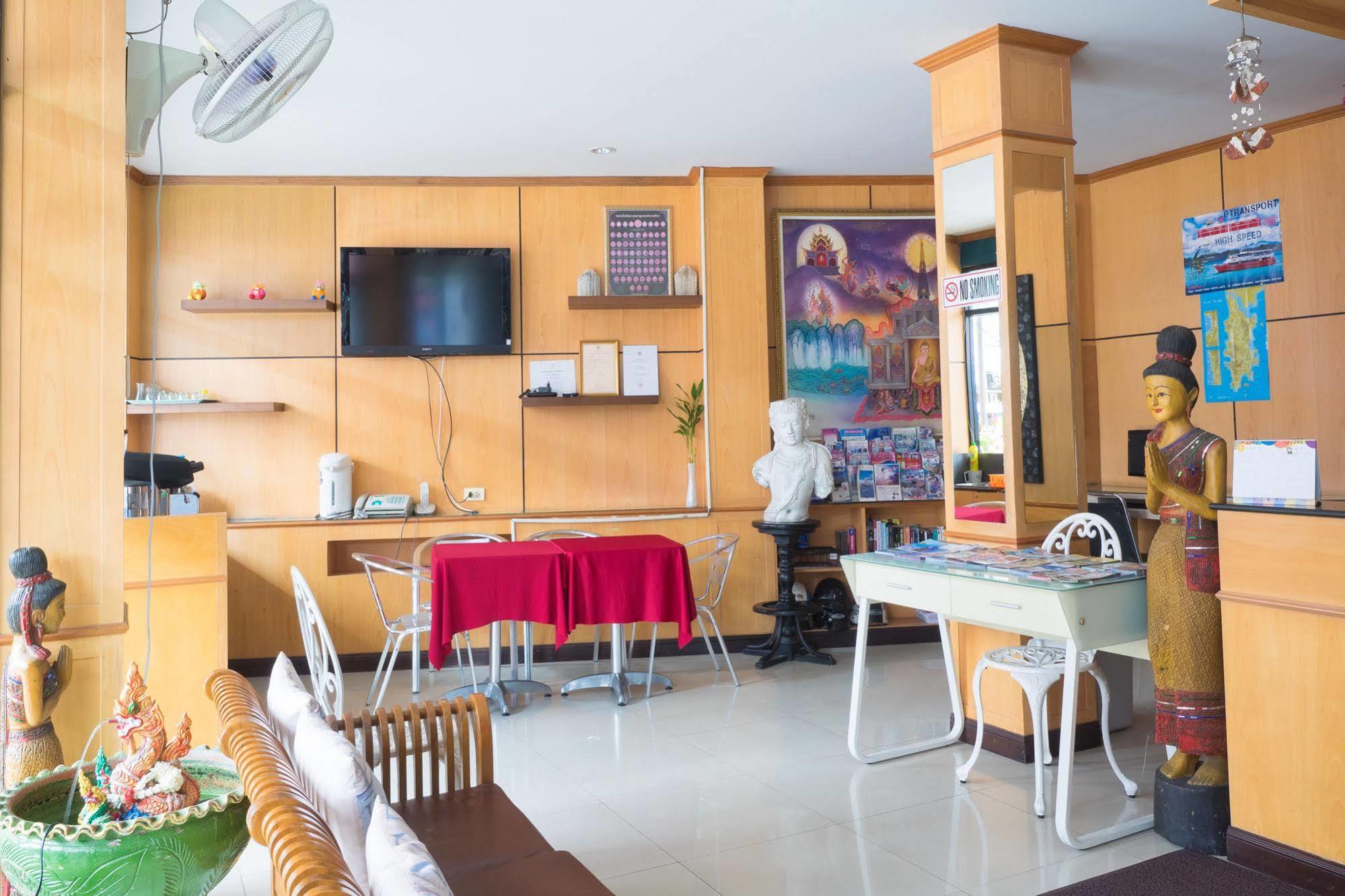 Albergue Beehive Magenta Patong *