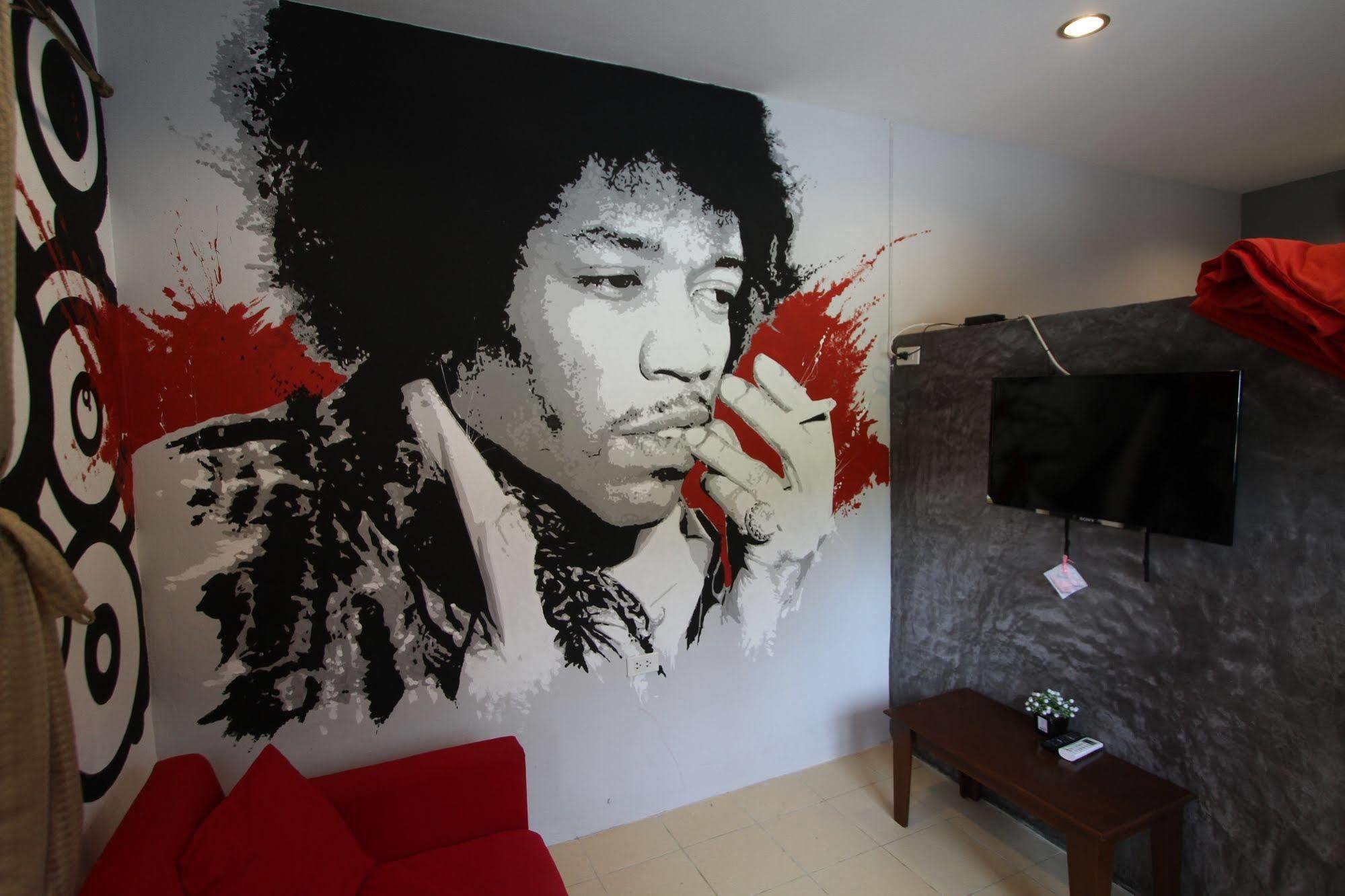Lazy House Shenanigans Hostel *