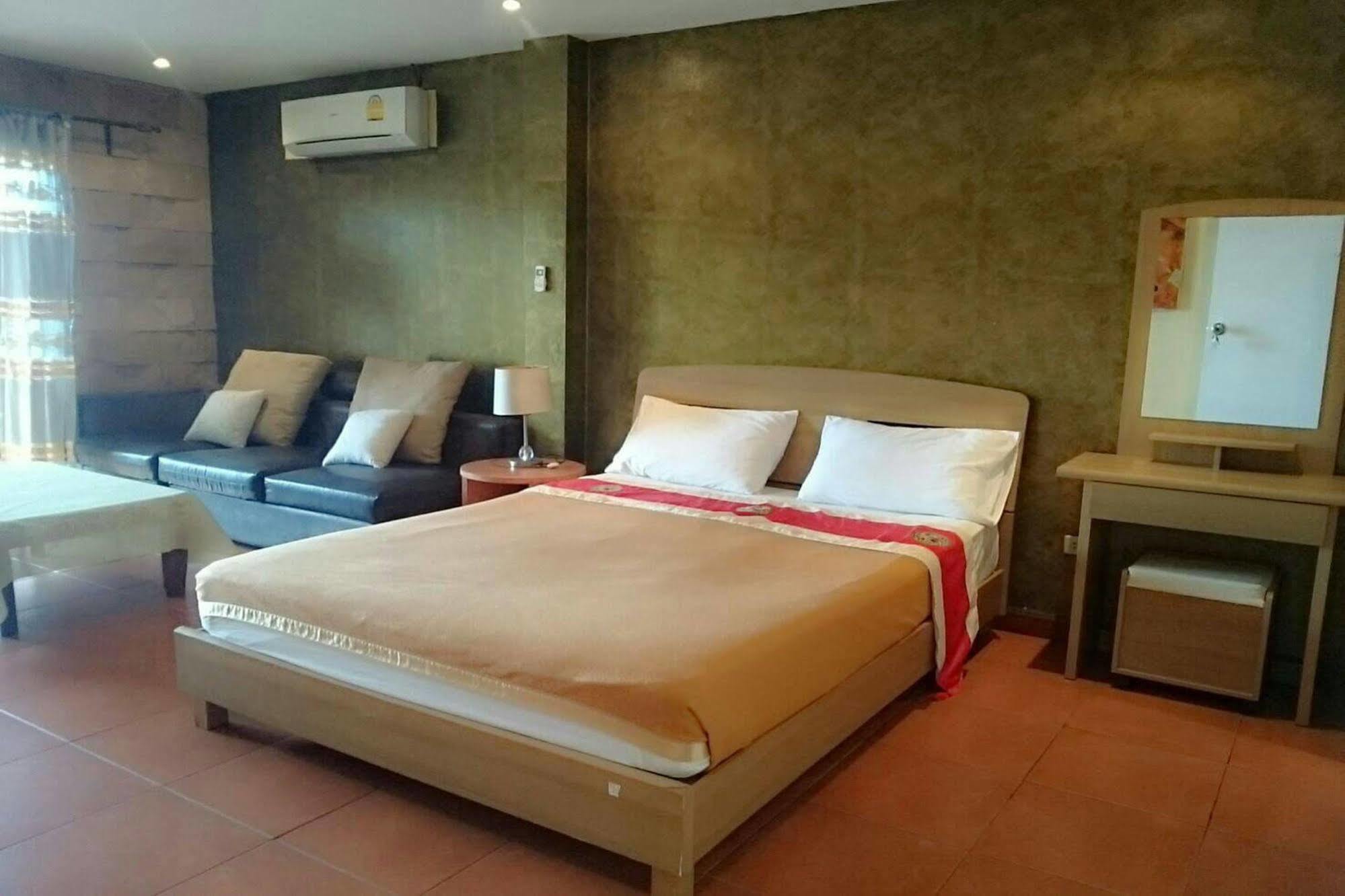 Hotel Beachspot And Restaurant (adults Only) Jomtien Beach