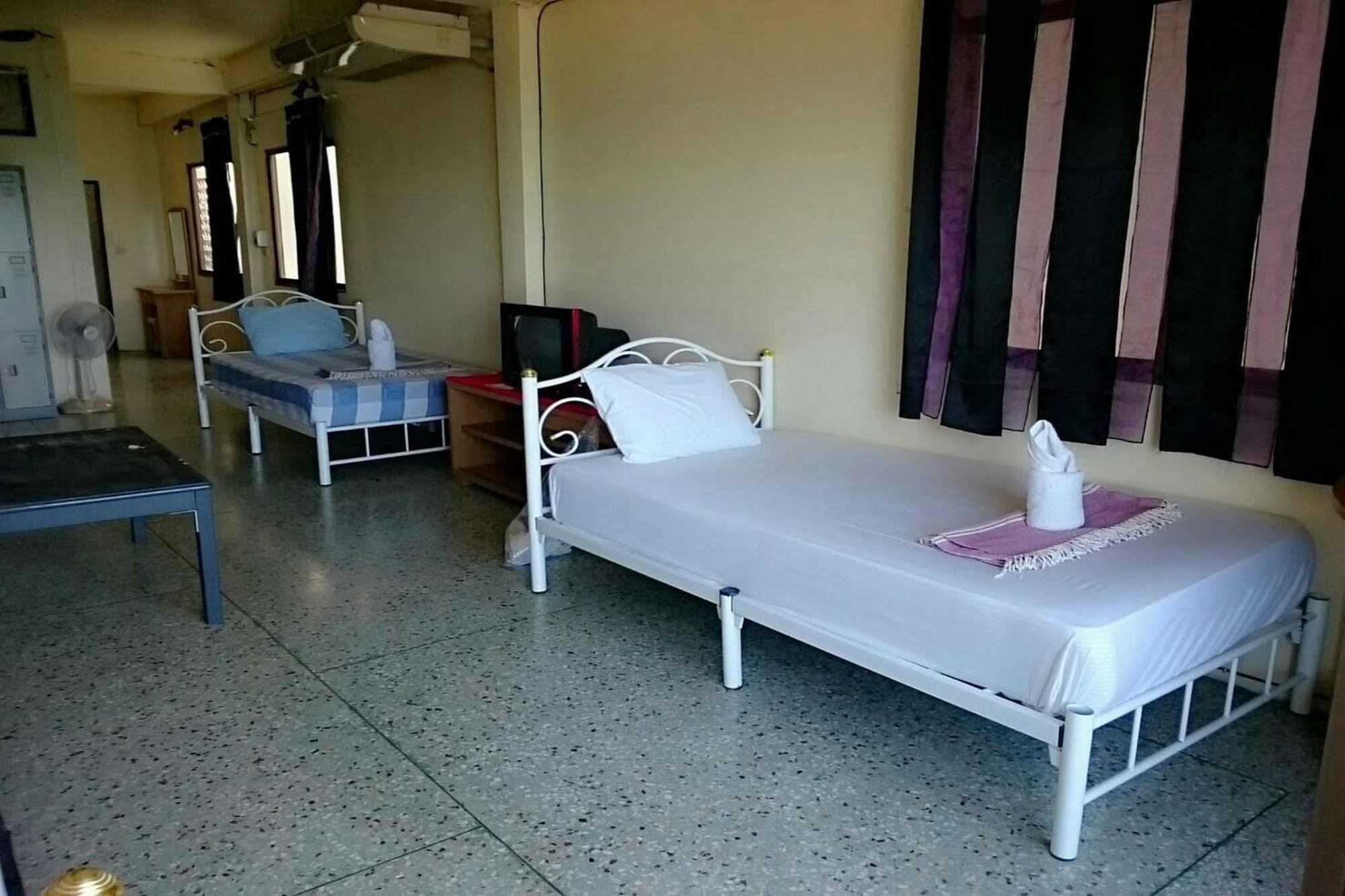 Hotel Beachspot And Restaurant (adults Only) Jomtien Beach