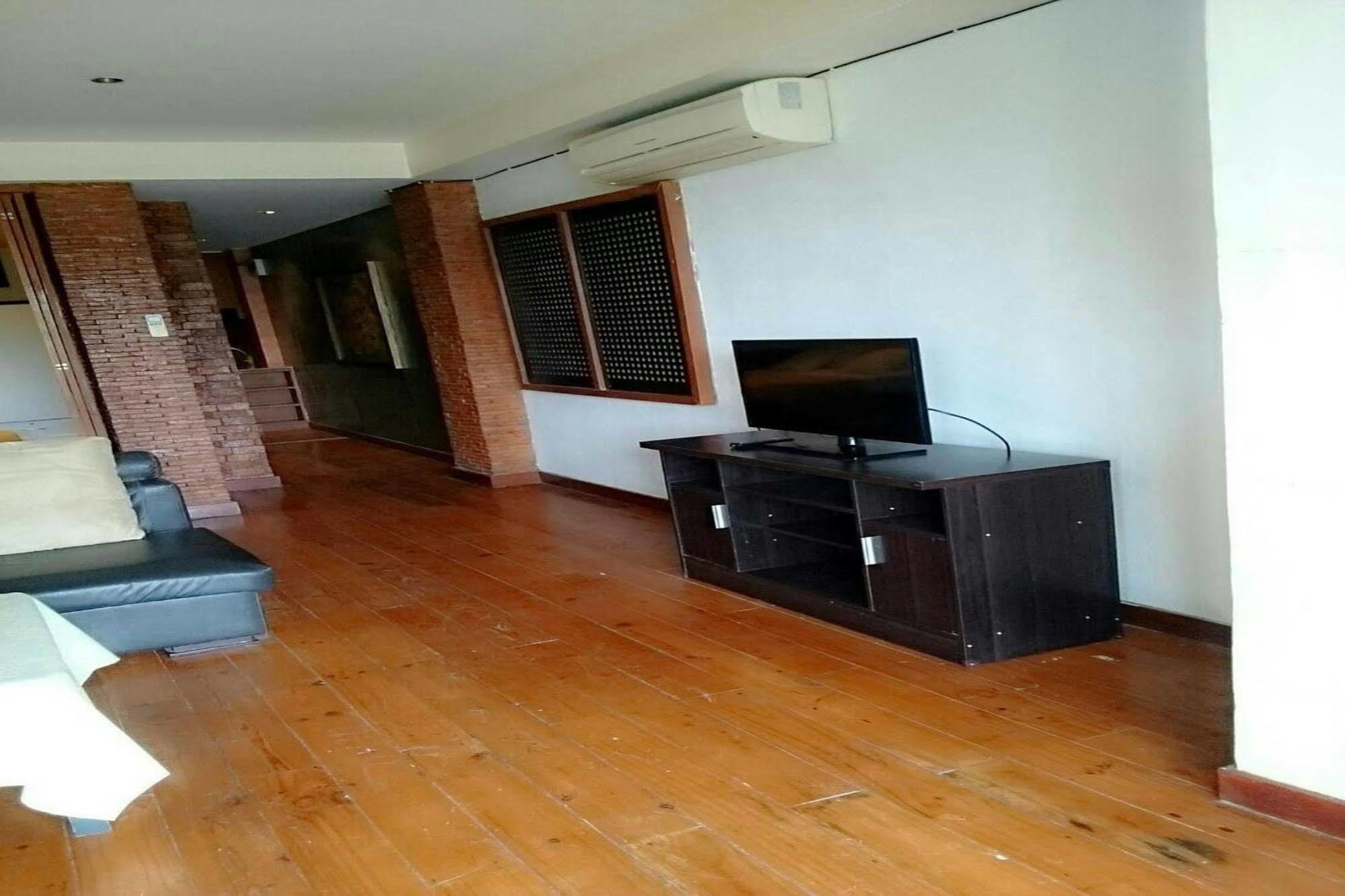 Hotel Beachspot And Restaurant (adults Only) Jomtien Beach