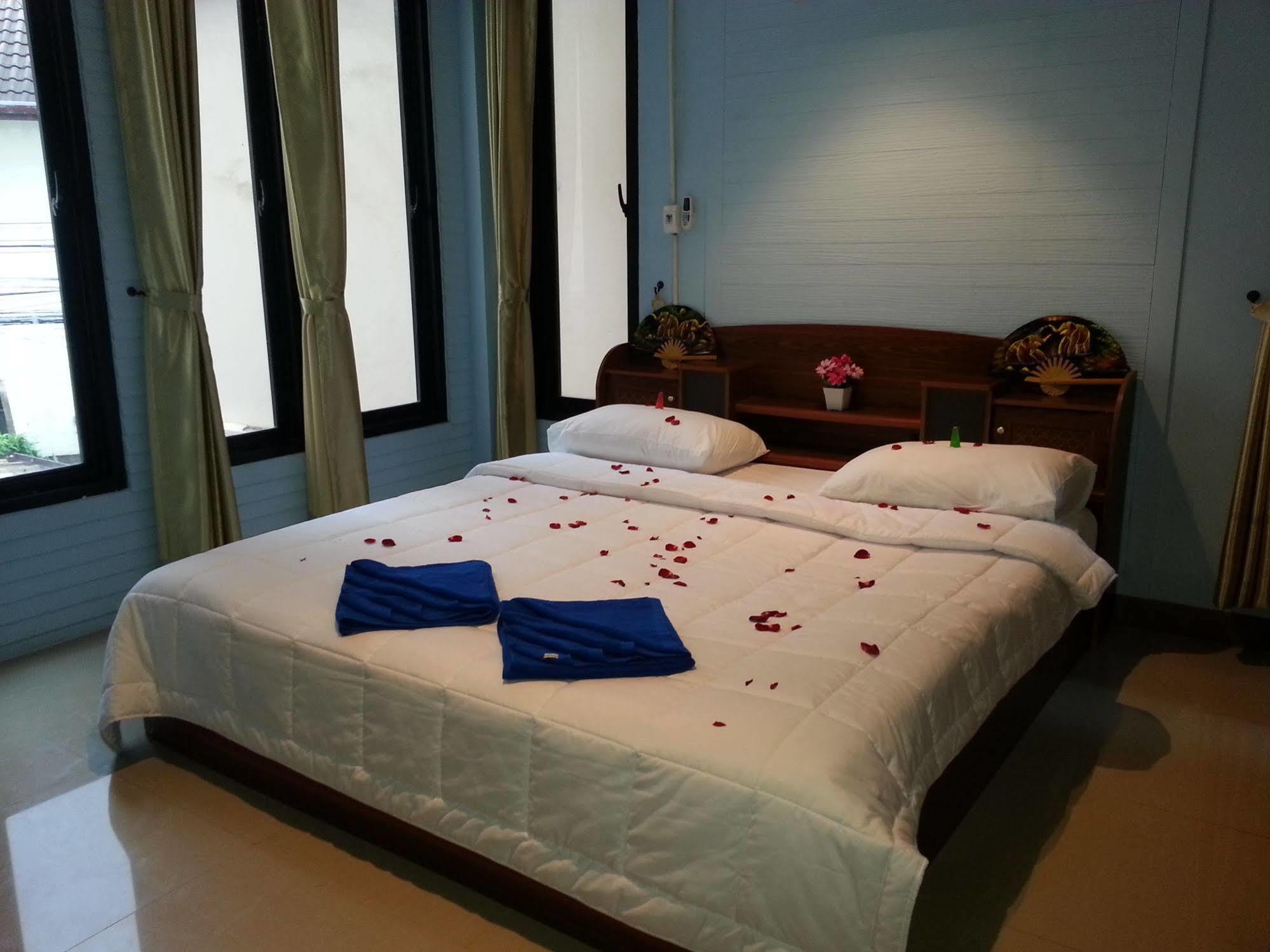 Economy hotel Dreams & 2*