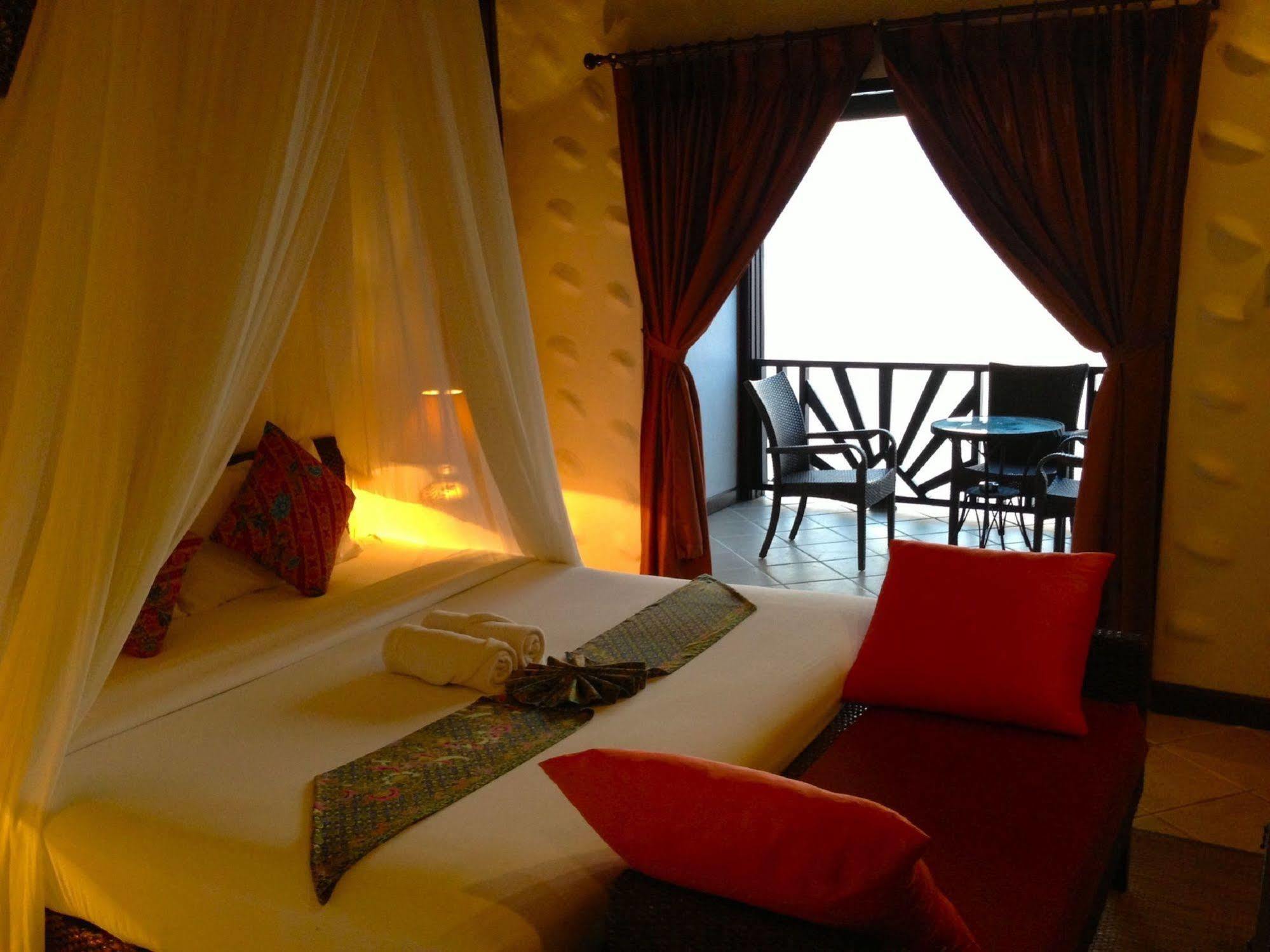 Hotel The Aminjirah 3*