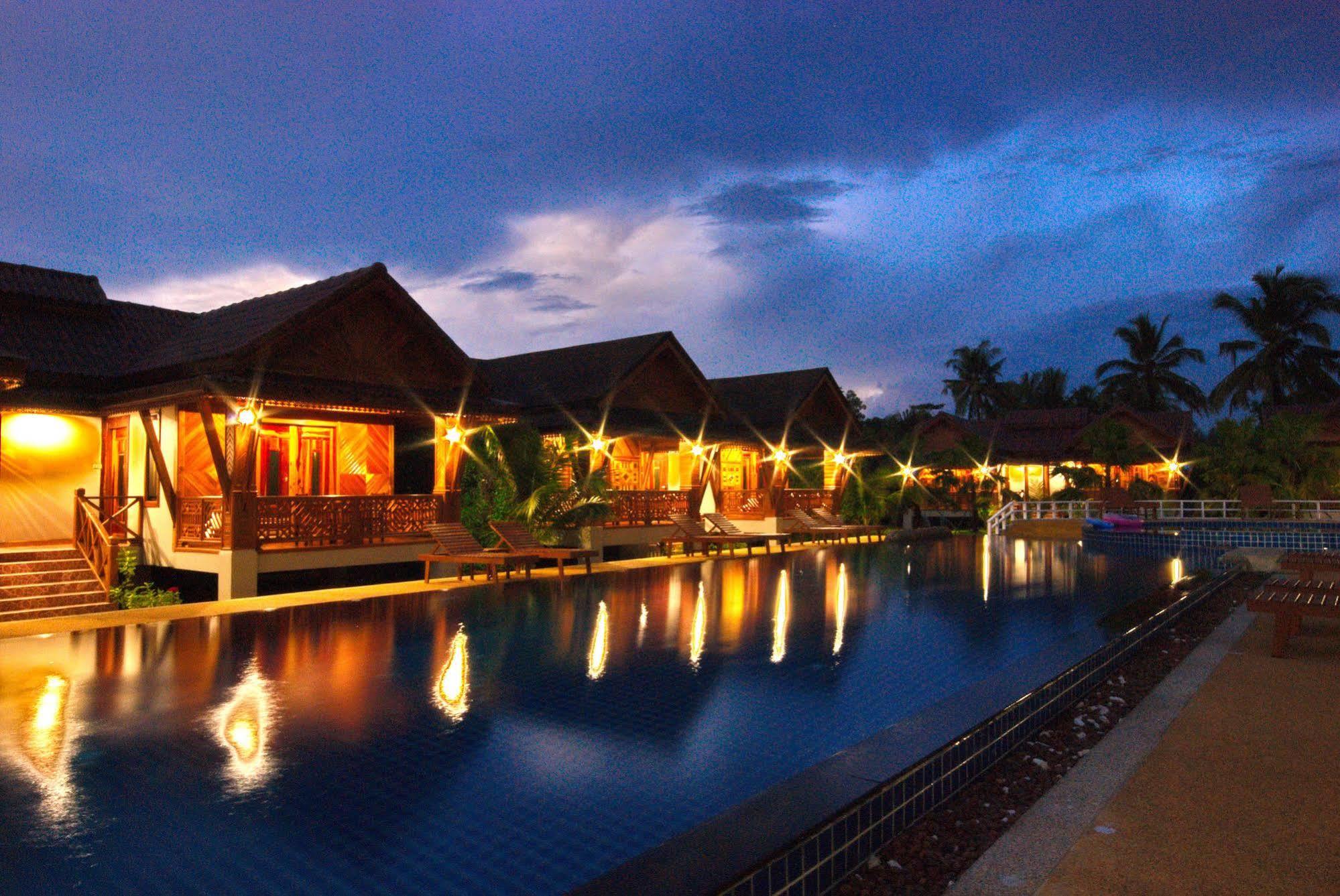 Hotel Sangsawan Palace Khaolak 3*