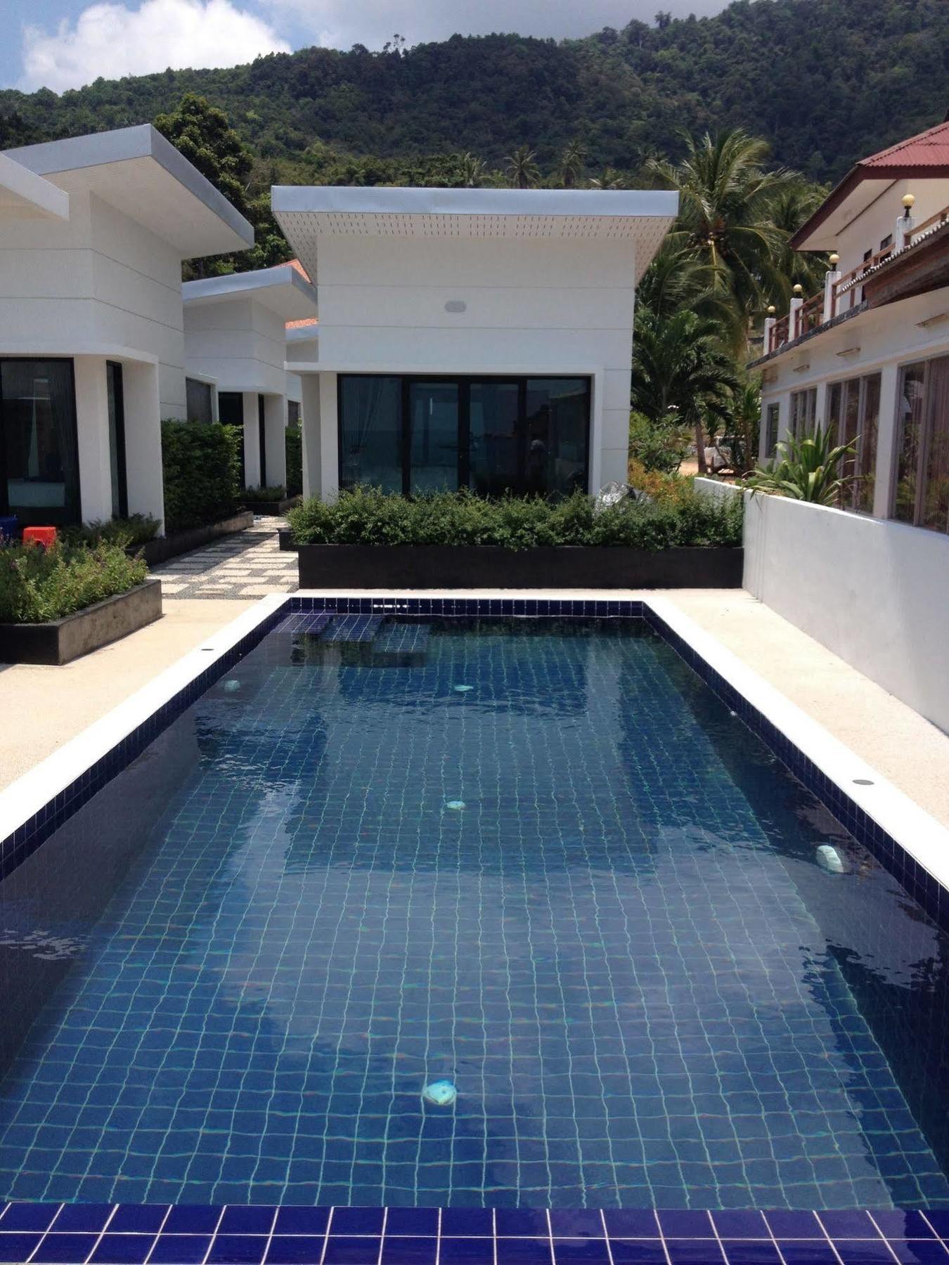 Limelight Village 3*