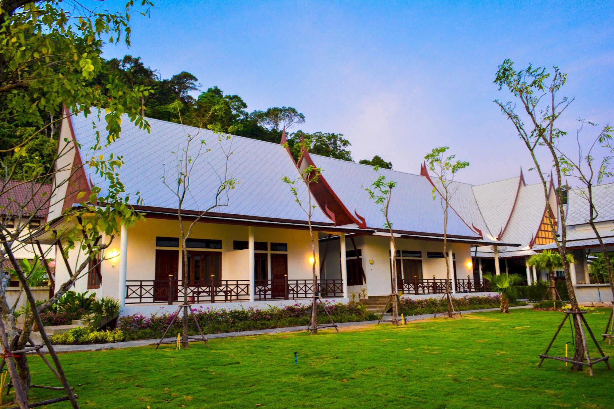 Bhu Tarn & Resort