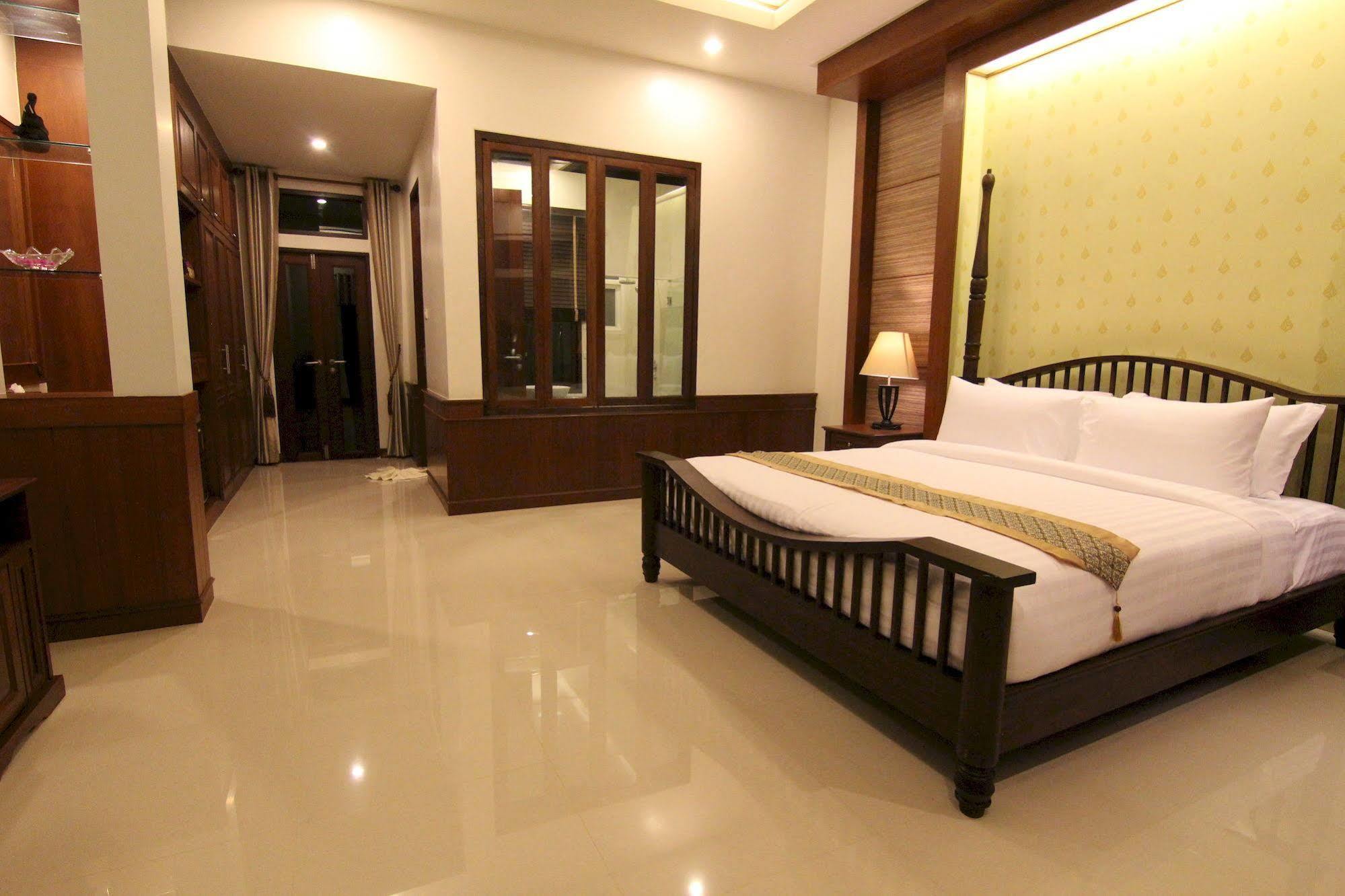 Bhu Tarn & Resort 4*