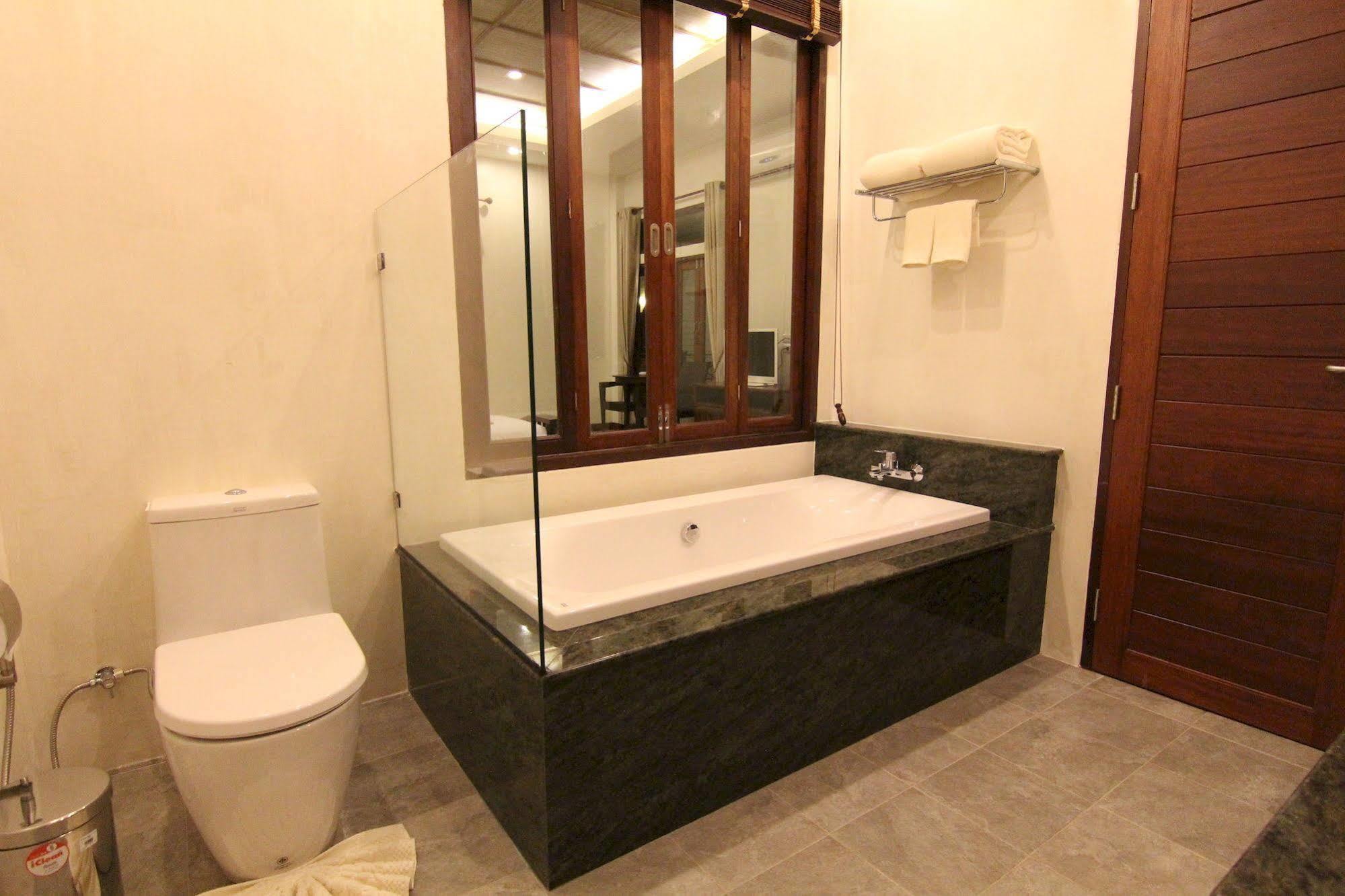 Bhu Tarn & Resort 4*