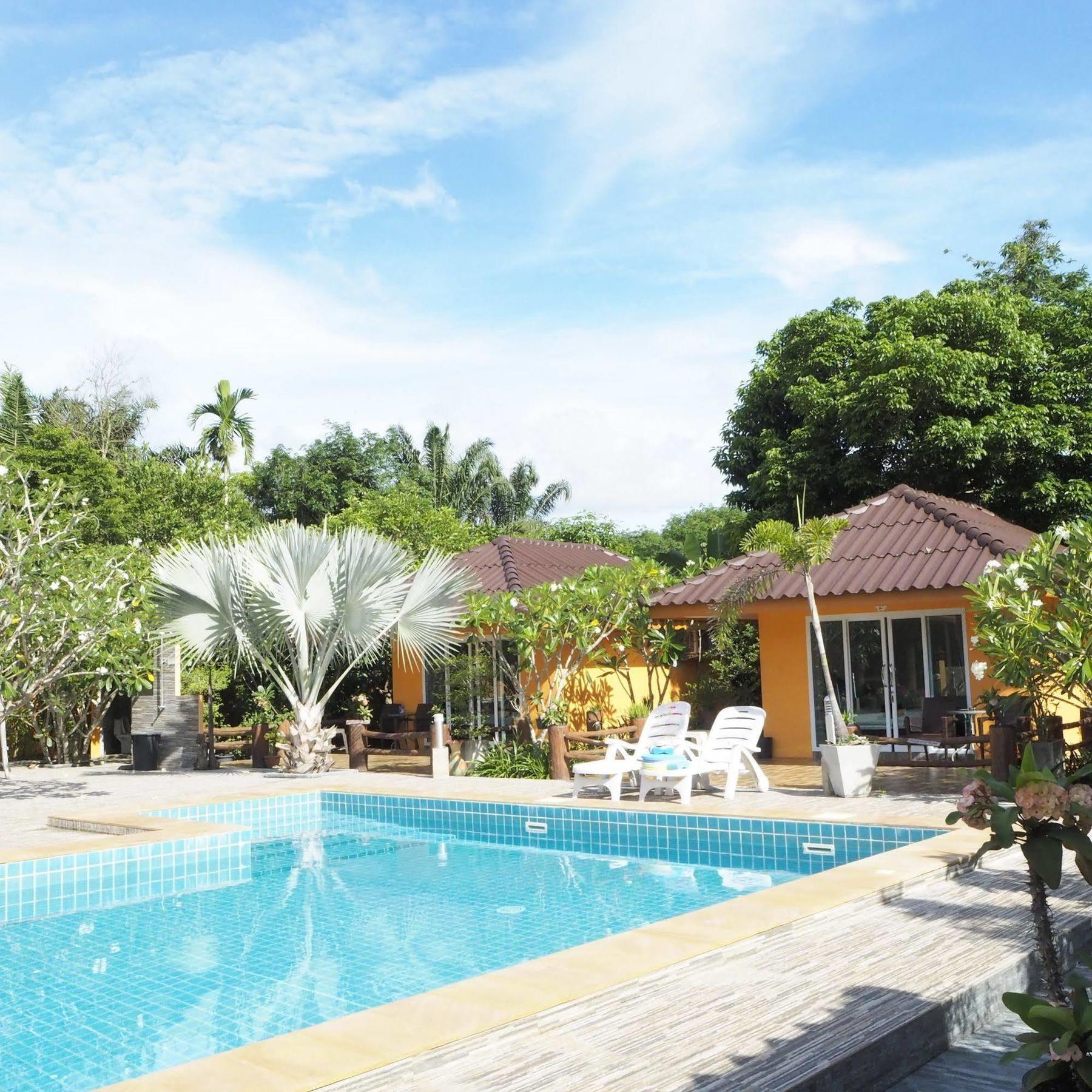 Resort Times Pool Ban Tha Khun