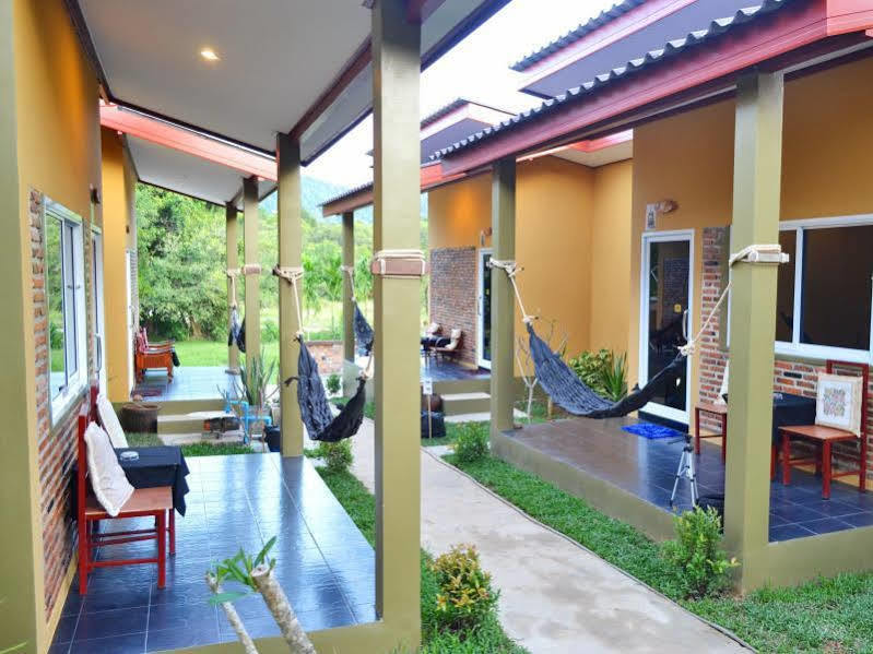 Guest house Lanta Baan Nok 2*