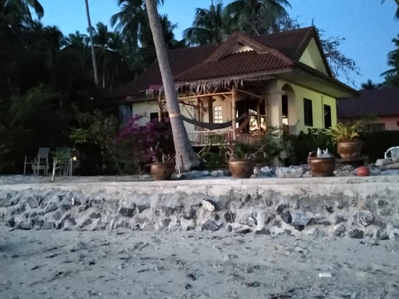 Holiday home Right On The Beach House *