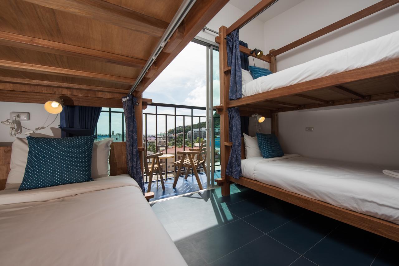 Hotel Two Color