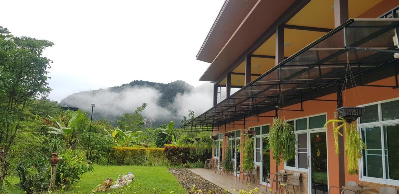 Khao Sok Country 2*