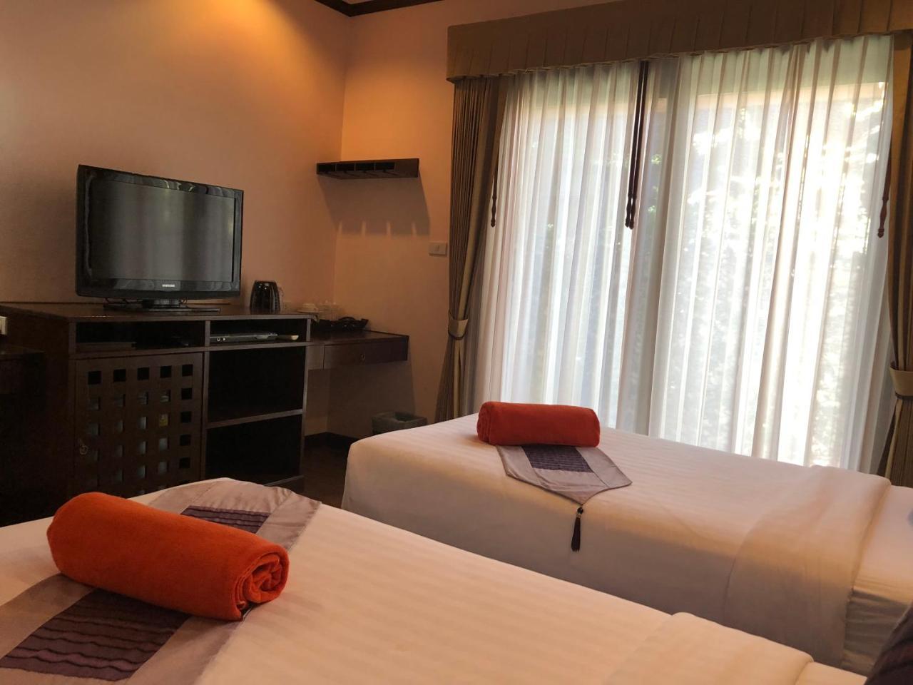 Kanok Buri Resort 4*