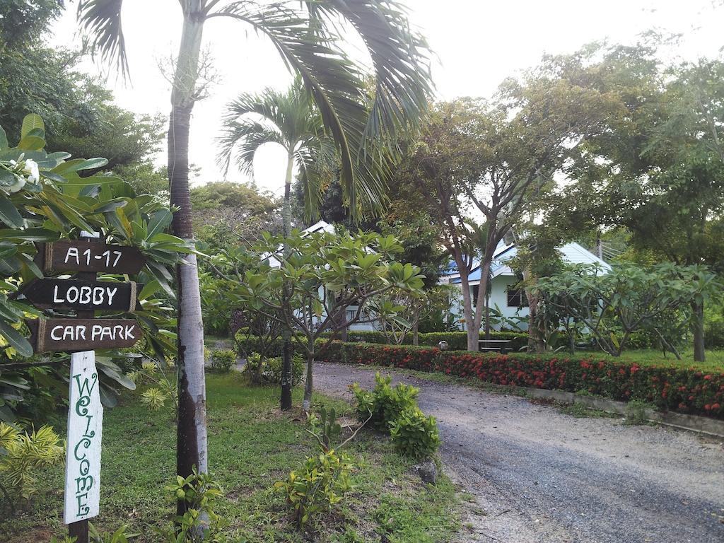 Lemon Tree Hotel 2*