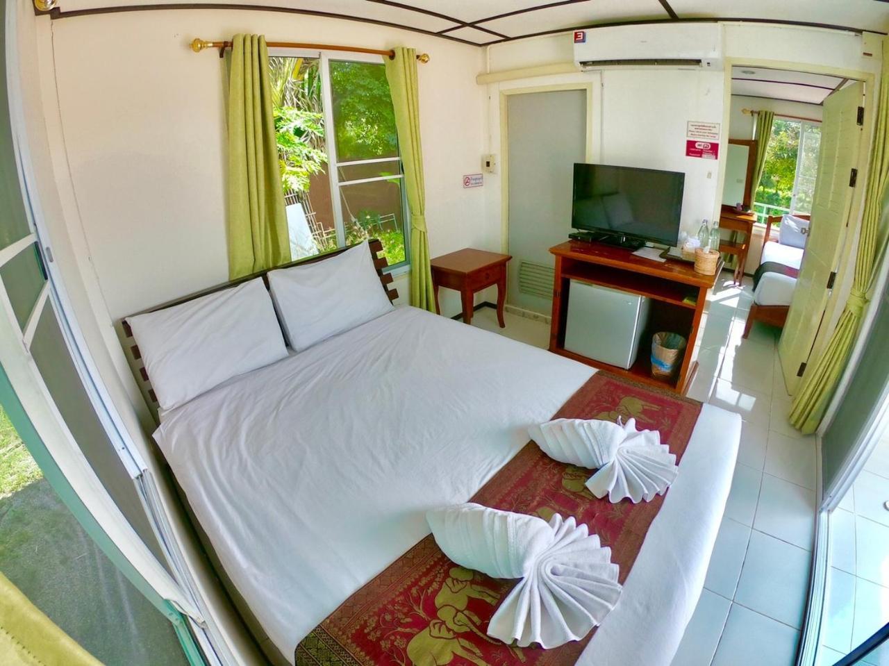 Revolution Hostel *