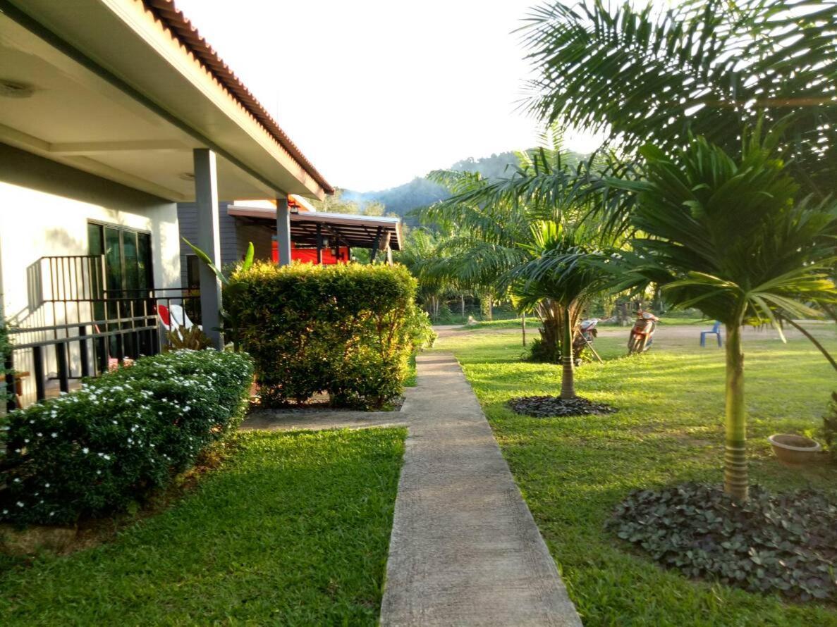 Baan Reenaa Lanta Resort