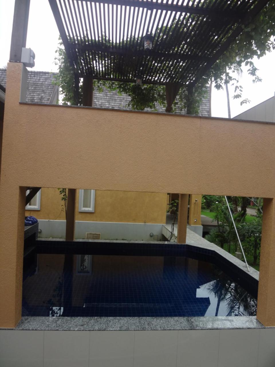 Halfmoon House *