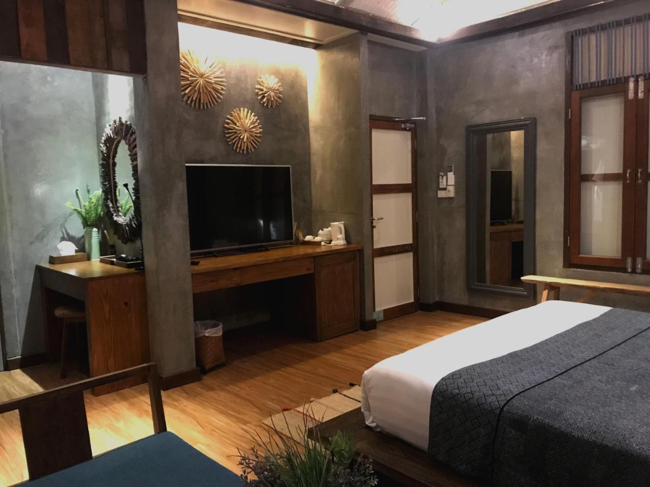 In My Shoes Loft Hotel 4*