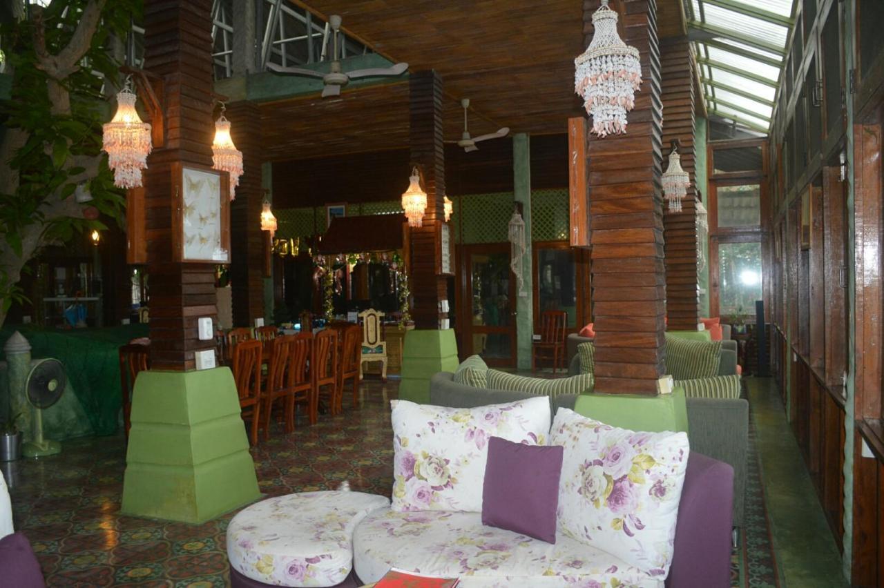 Resort Bamboo Huts