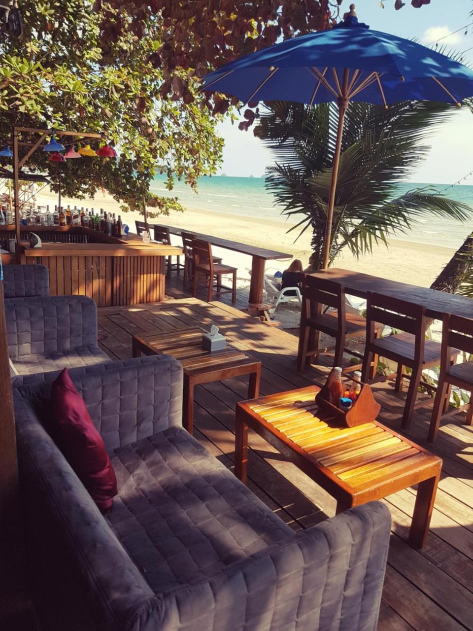Apple Beachfront Trat