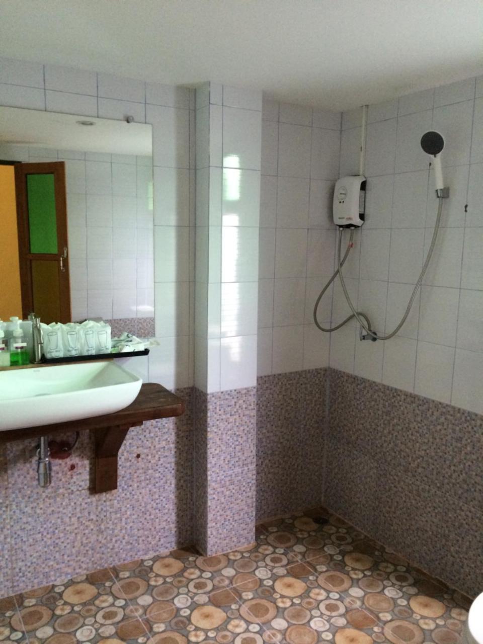 Apple Beachfront 3* Trat
