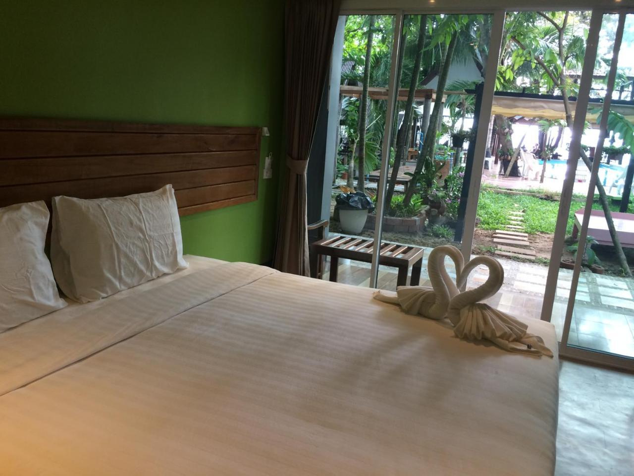 Apple Beachfront 3*