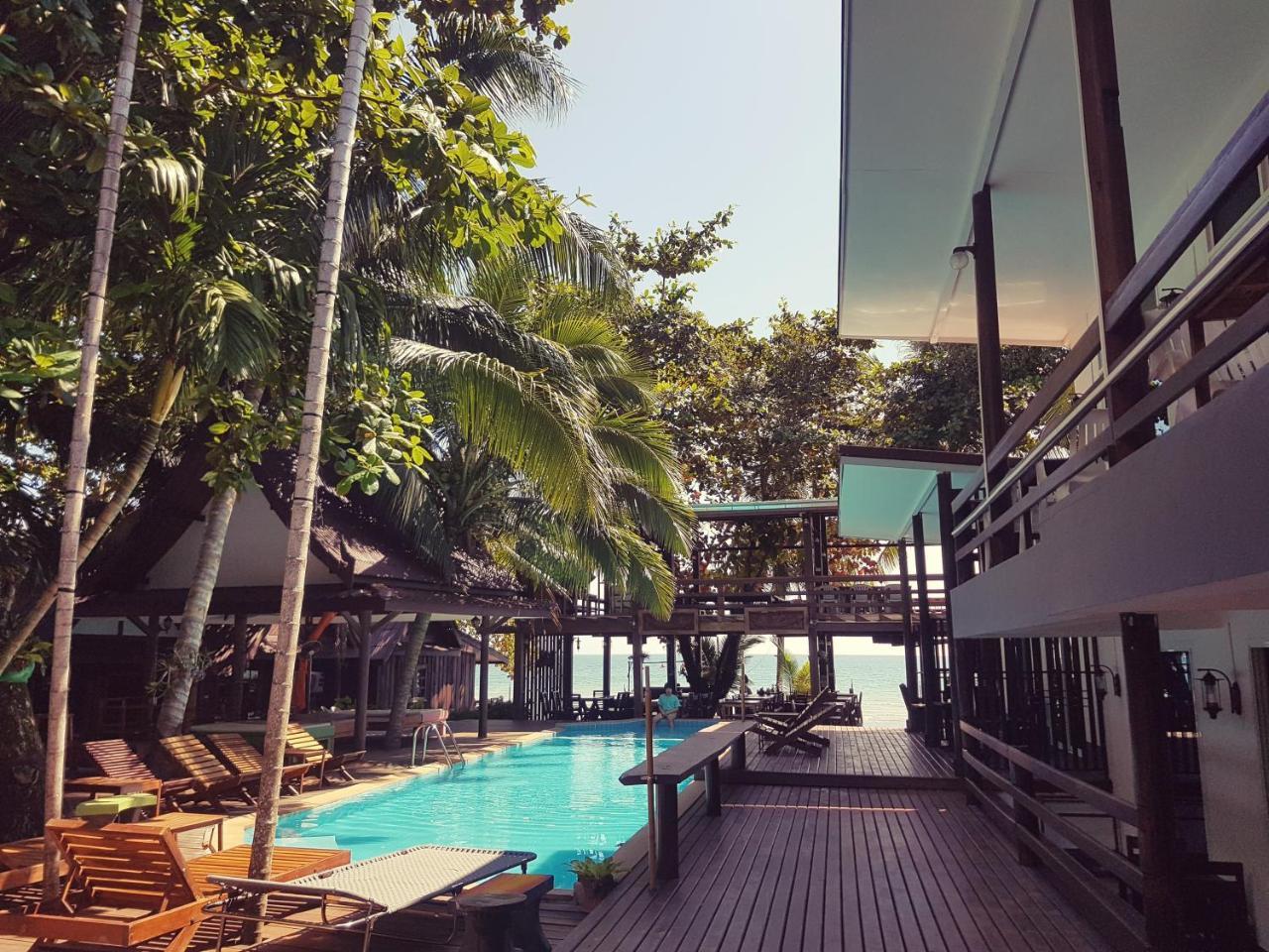 Resort Apple Beachfront