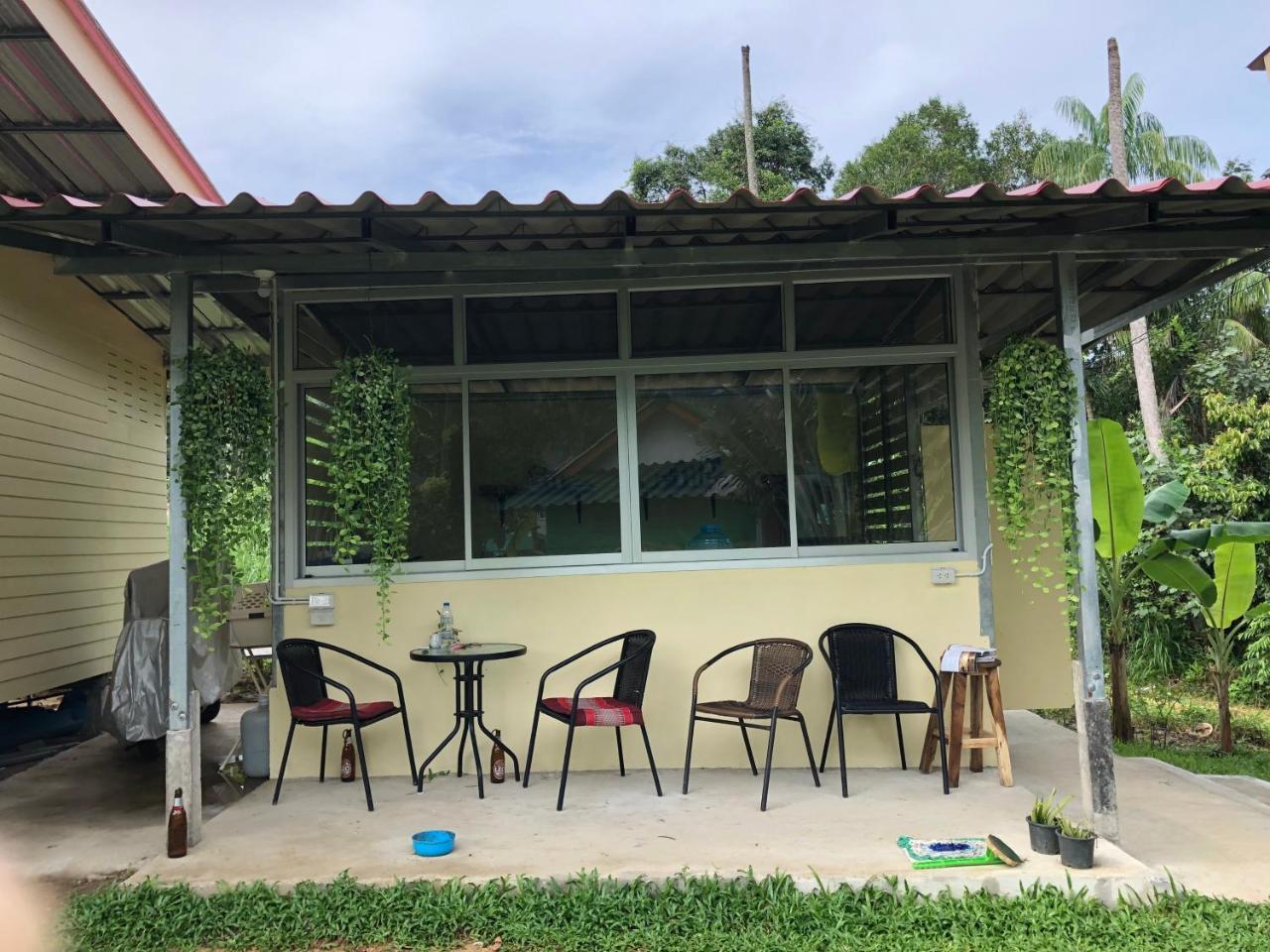 Family Huts Resort *