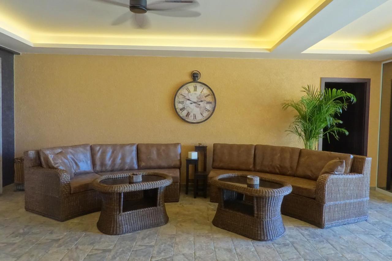 Laguna House *