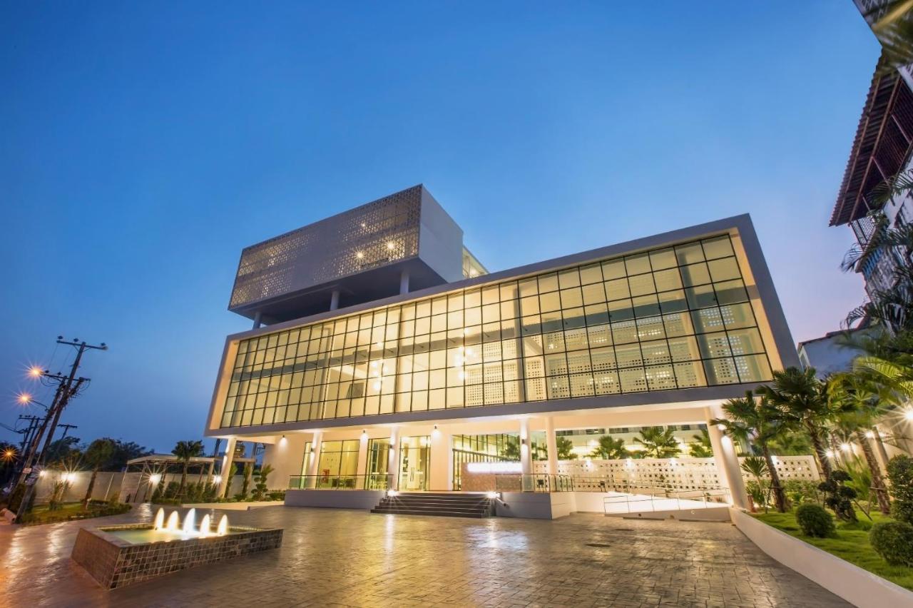 Hotel Paragon Grand