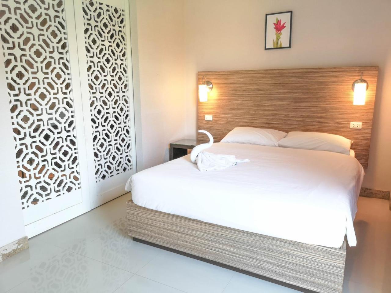 ตำหนักวิลล่า 10 ห้องนอน พร้อมสระว่ายน้ำส่วนตัว Villa Ban Nong Tabaek