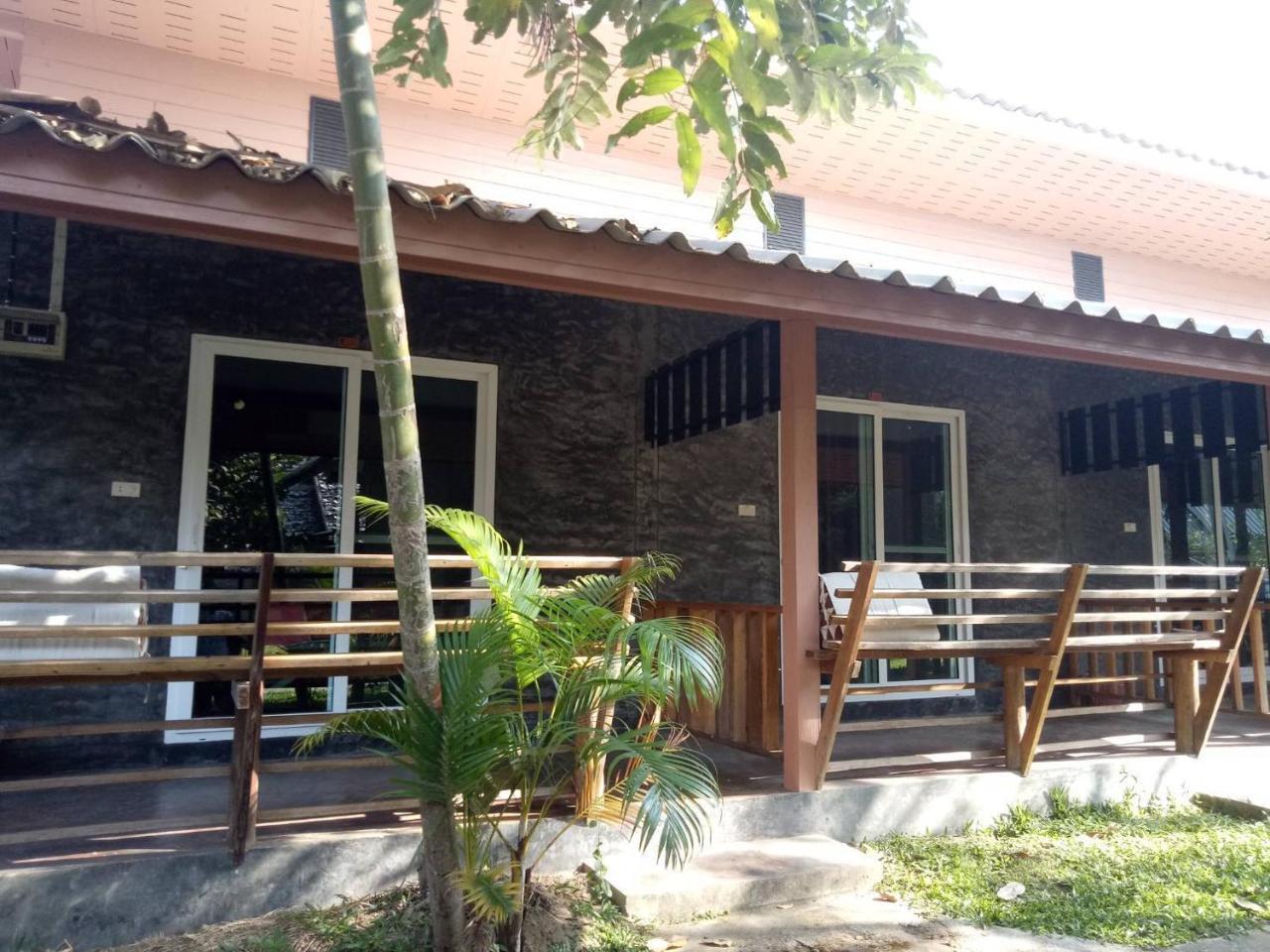Family Hut Resort *