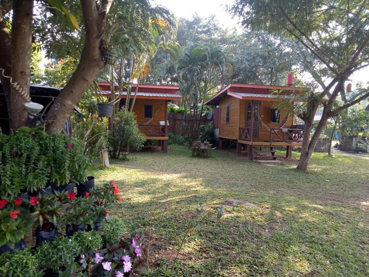 Family Hut Resort *