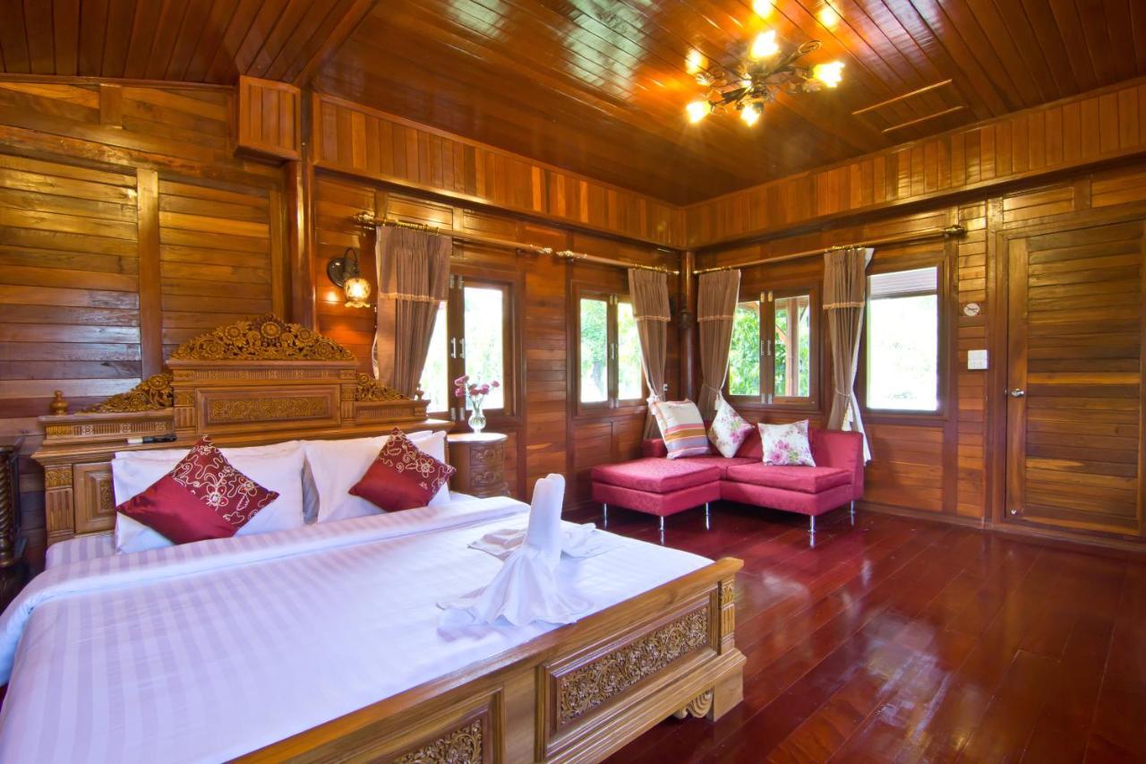 Bueng Bua Thong Resort 2*
