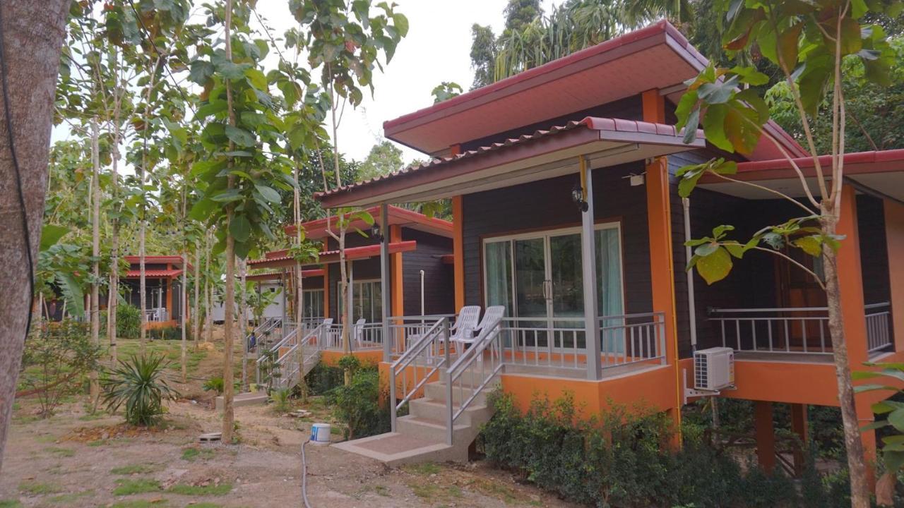 Khum Maikaew 2*