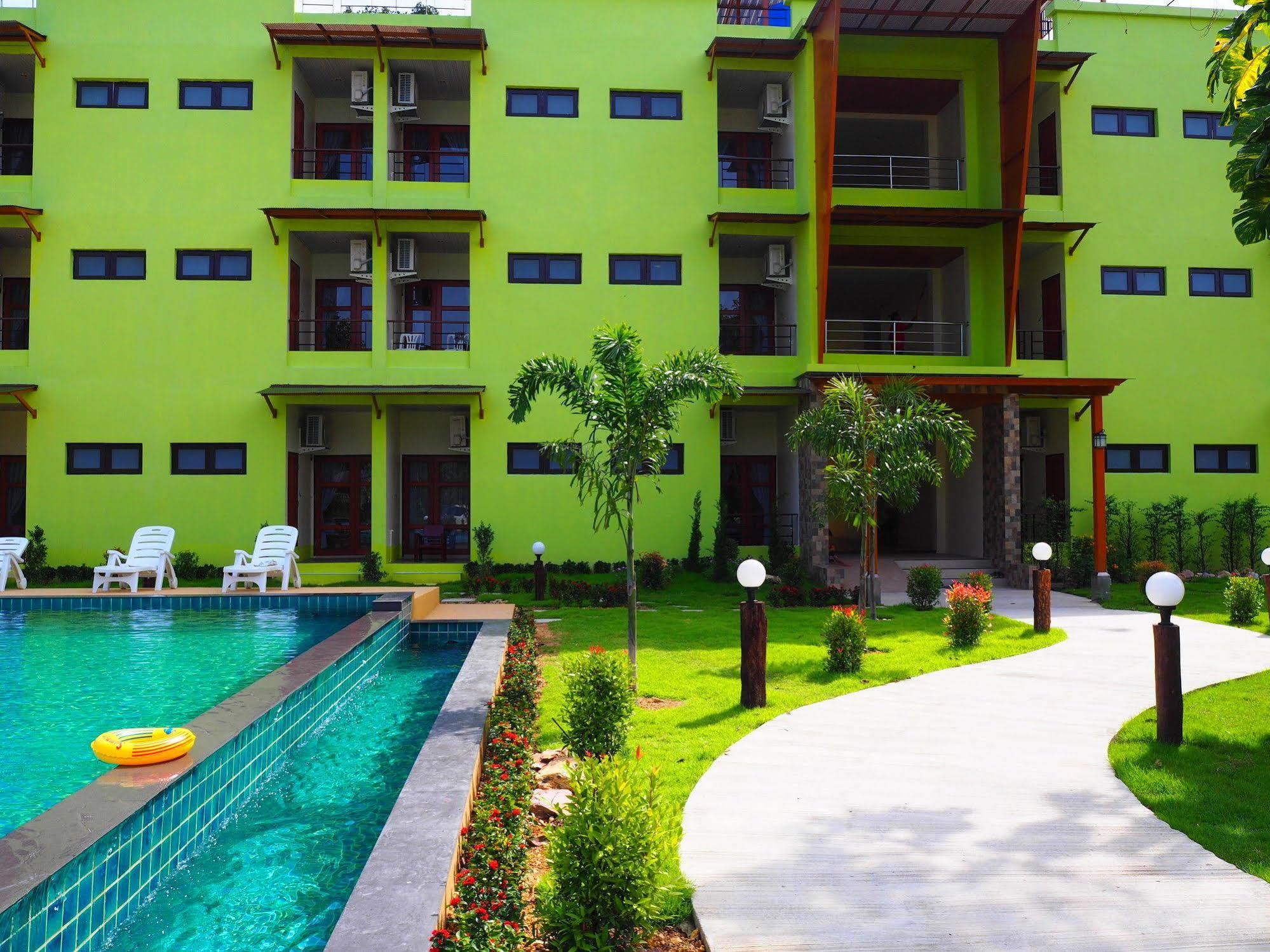 Morakot Lanta Resort 3*