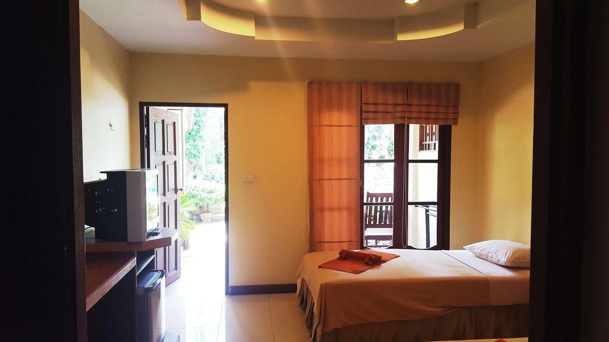 Guest house Rattana & 2*