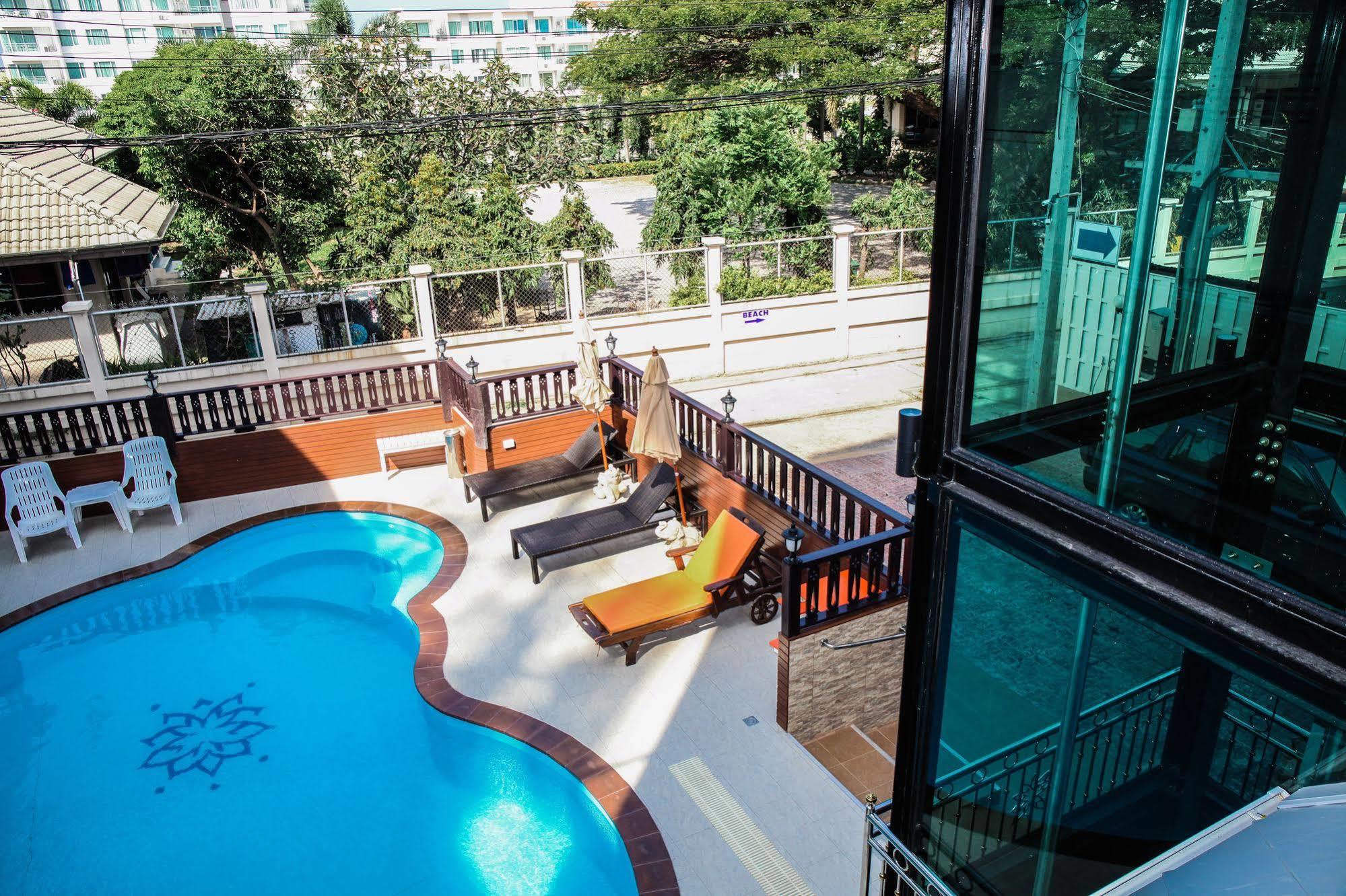 Hotel White - Sha Certified 2*